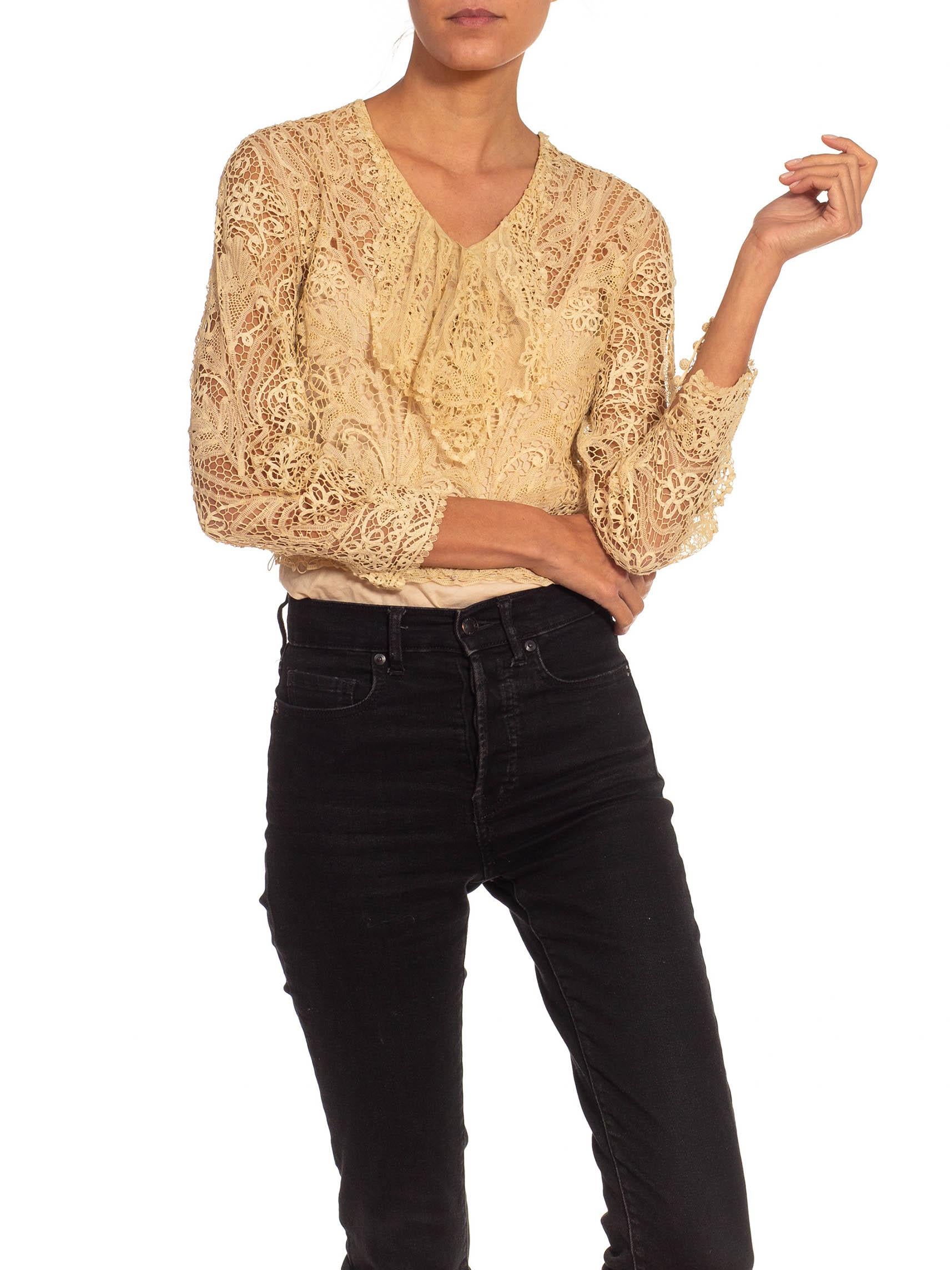 Victorian Cream Battenberg Lace Top With Long Sleeves And Little Cape In Front In Excellent Condition For Sale In New York, NY