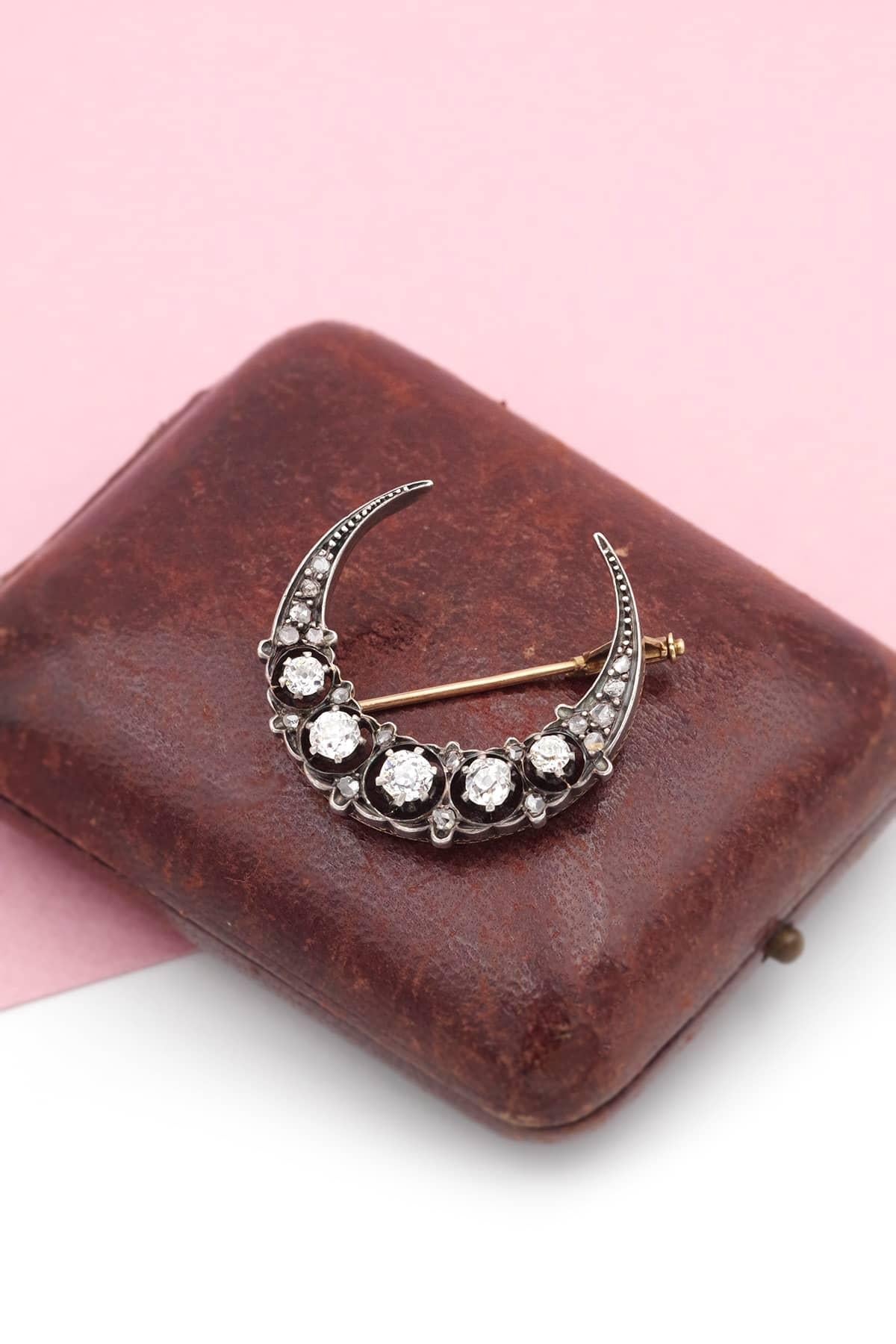 Viktorianische Mondsichel-Diamant-Brosche aus Silber und 18 Karat Gold, antik himmlisch (Alteuropäischer Schliff) im Angebot