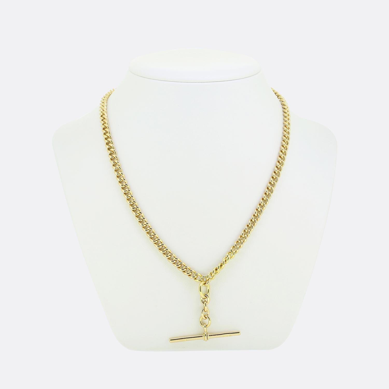 Aquí tenemos una maravillosa y rara cadena albert de finales del siglo XIX. La cadena está fabricada en cálido oro amarillo de 18 ct con un ligero matiz rosado. La cadena tiene una longitud ponible de 19 pulgadas, lo que la hace perfecta para un