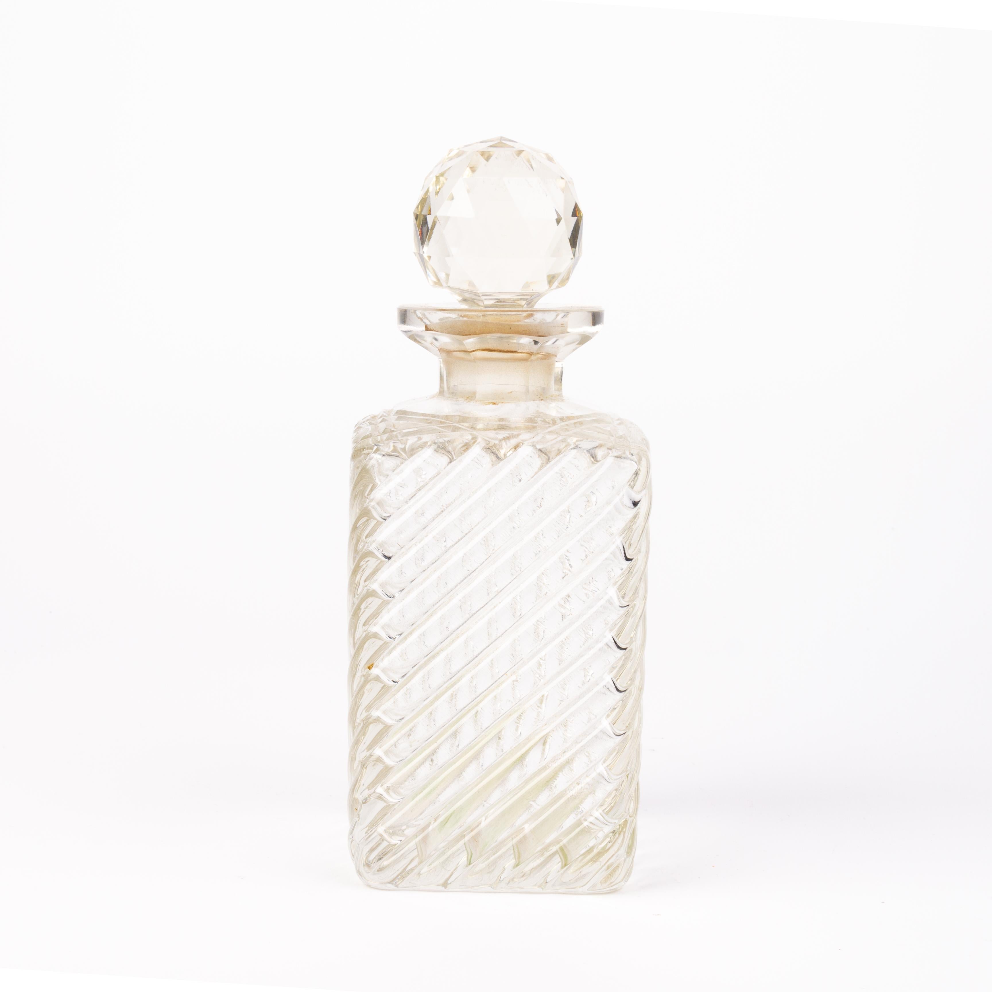 In good condition
From a private collection
Victorian Cut Crystal Glass Spirit Decanter Bottle 