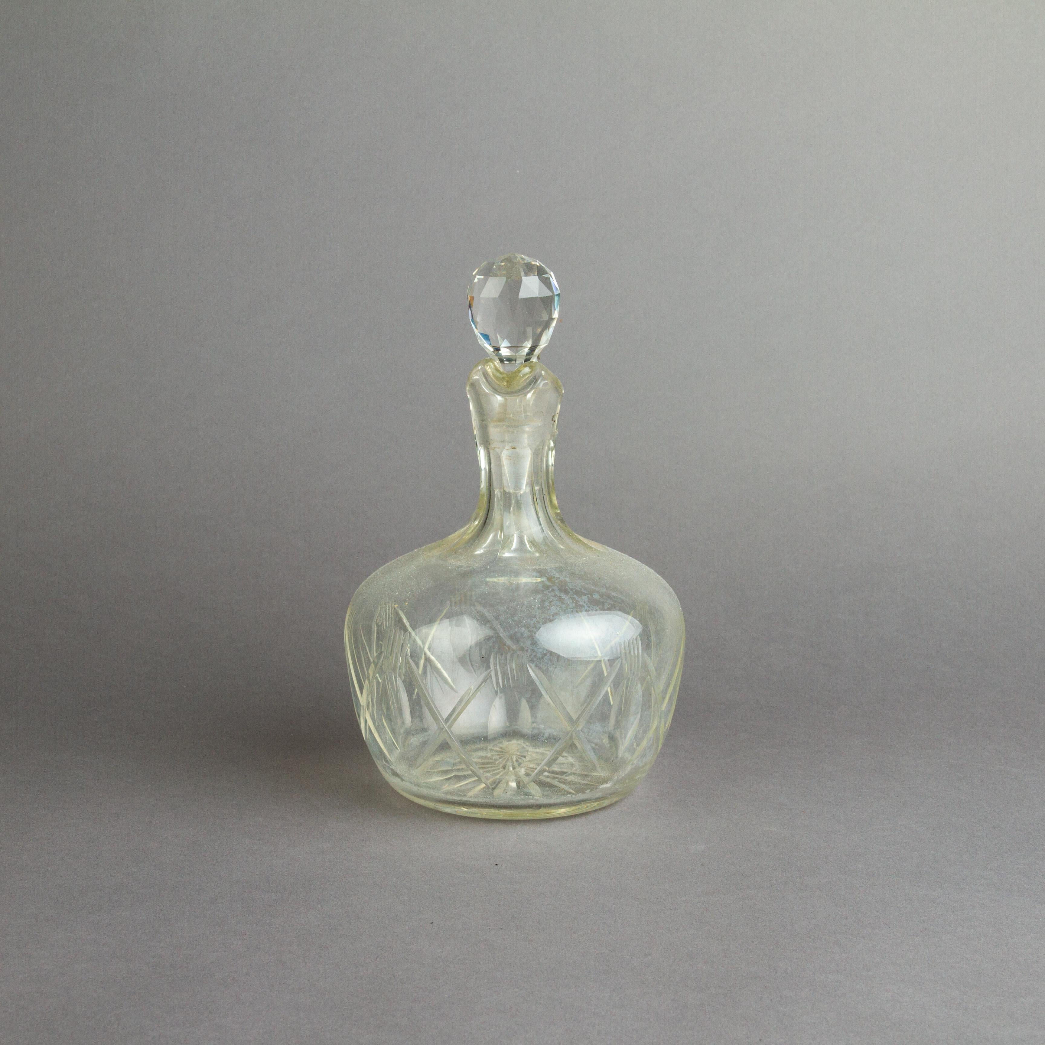 Victorian Cut Crystal Glass Wine Decanter 
Good condition
Free international shipping.