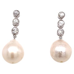Boucles d'oreilles pendantes victoriennes serties de 0,60 carat de diamants et de 2 perles de culture