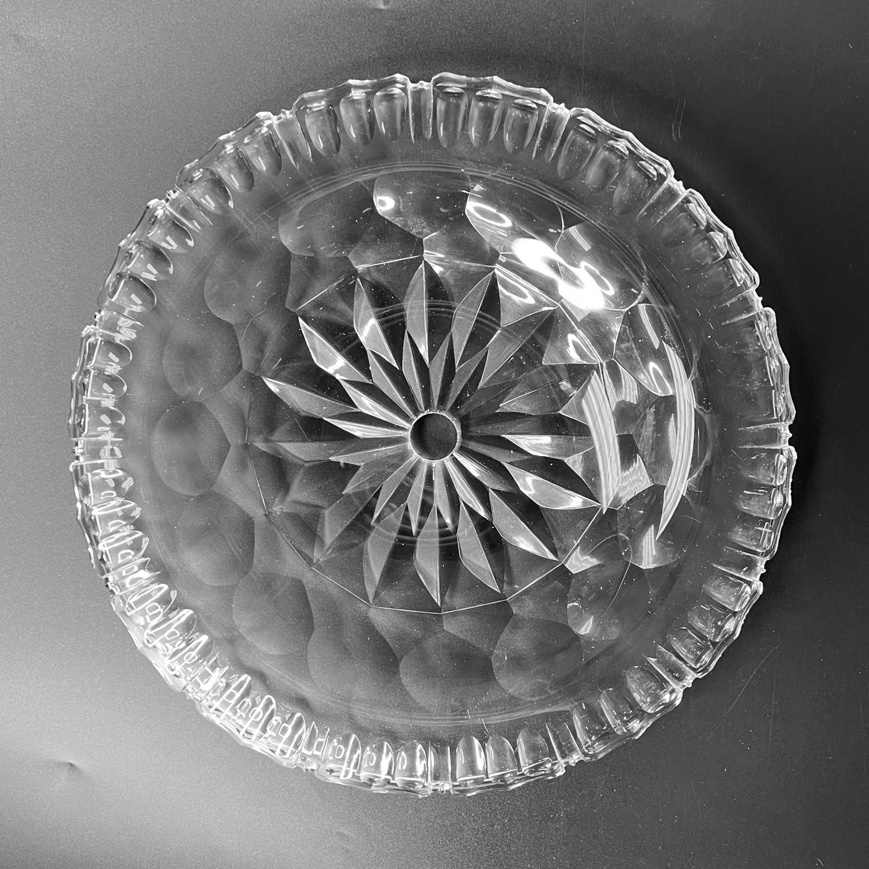 Viktorianischer Tafelaufsatz aus geschliffenem Glas Vase im Angebot 1
