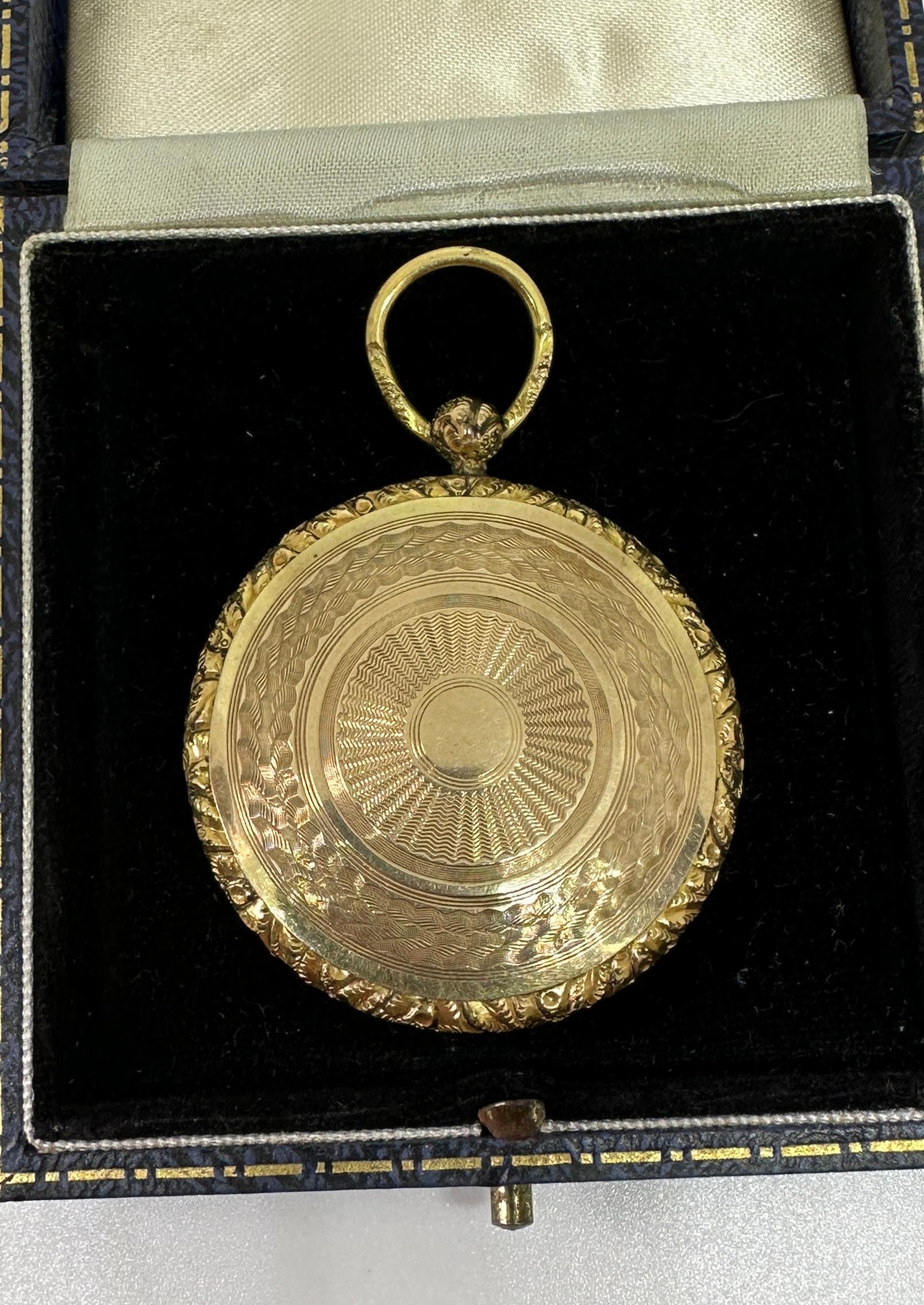 Collana con ciondolo Dagherrotipo Vittoriano in oro 10 carati Uomo Bello In condizioni ottime in vendita a New York, NY