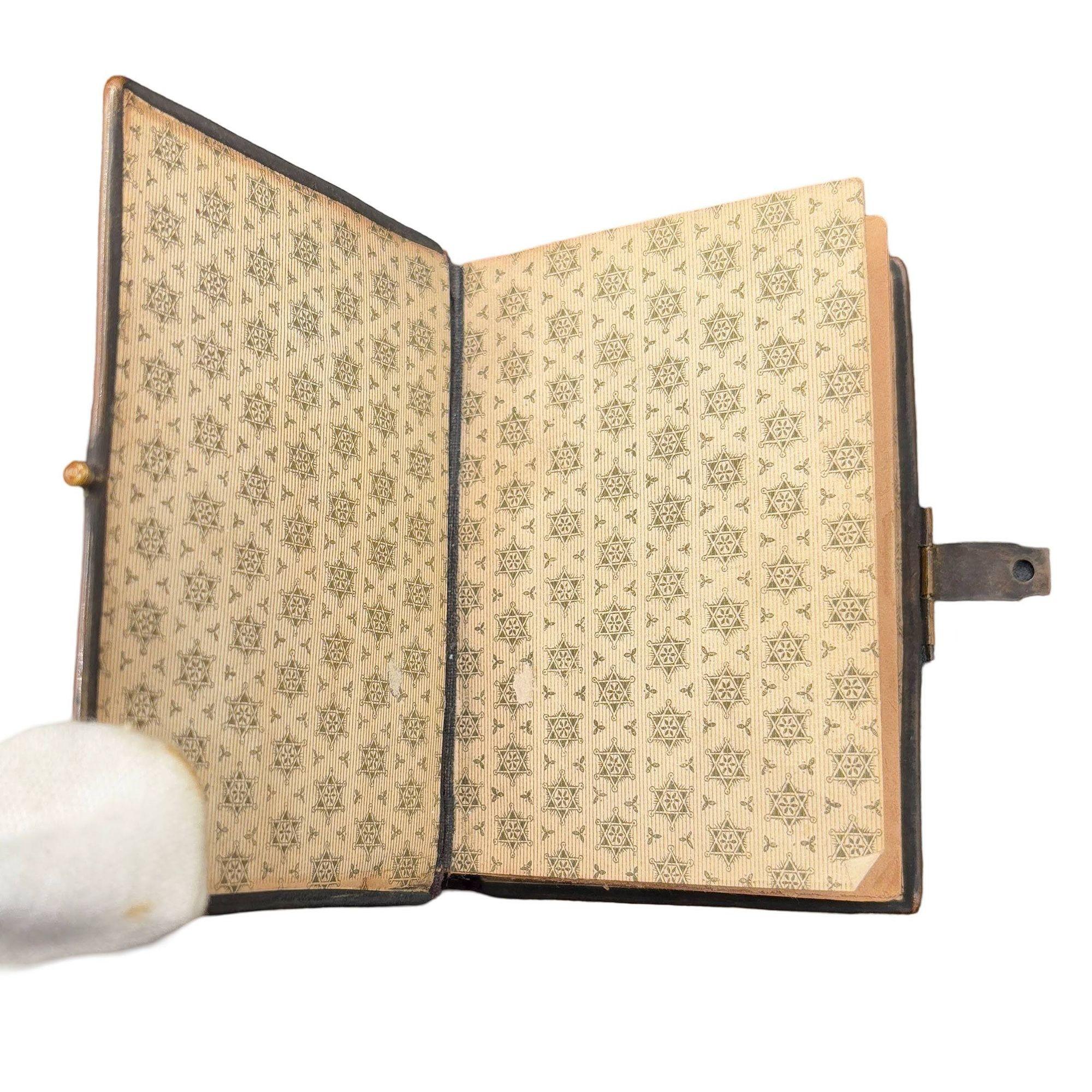 Livre de prières quotidiennes victorien en hébreu « Tephilath of Israel » avec couverture en os sculpté en vente 3