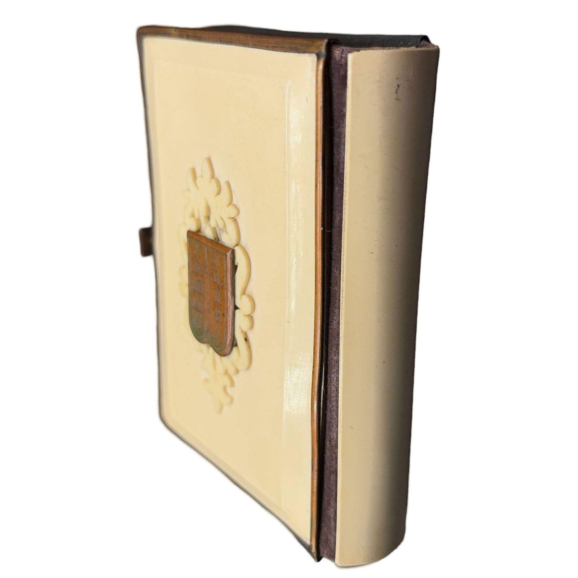Victorien tardif Livre de prières quotidiennes victorien en hébreu « Tephilath of Israel » avec couverture en os sculpté en vente