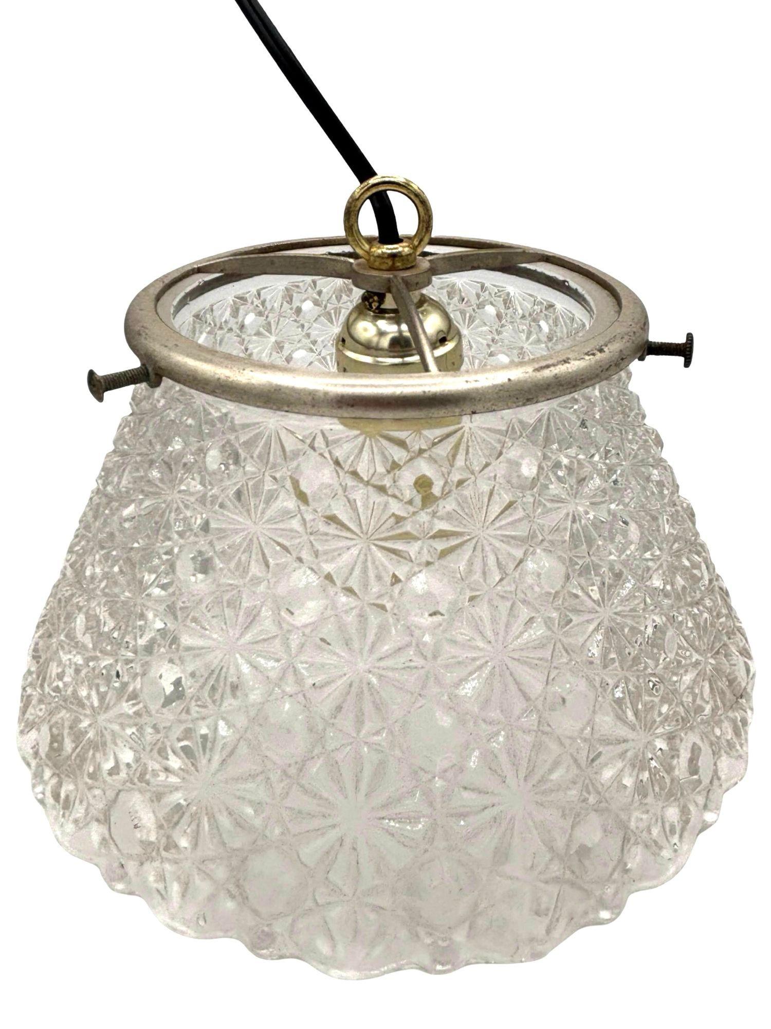 This Victorian Daisy and Buttons pressed glass shade with a matching scalloped fitter showcases intricate geometric patterns that beautifully catch the light. Wired for ceiling hanging, it offers versatile styling—use it upright or inverted with the
