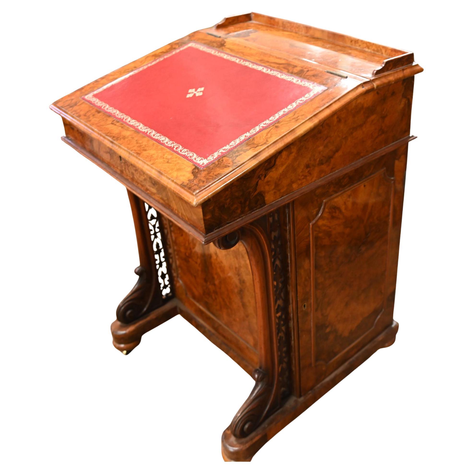 Viktorianischer Davenport-Schreibtisch Wurzelnuss 1840