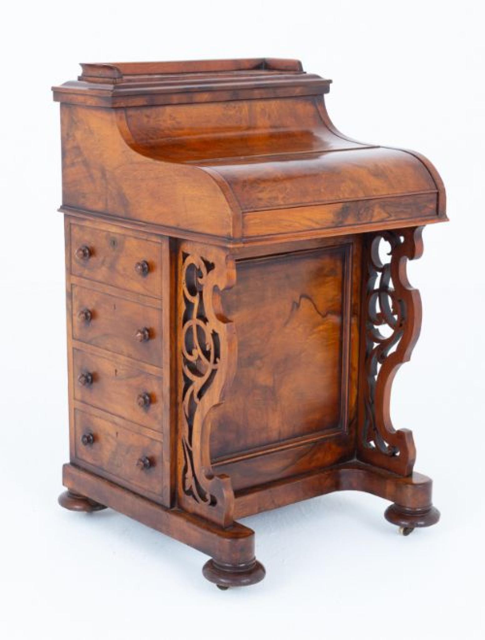 Victorian burr walnut pop up Davenport
Circa 1880
This davenport features a piano style lid which opens to reveal a pullout writing slope with a stand up reading support and fitted interior
Having shaped, pierced and fretted supports
The pop up
