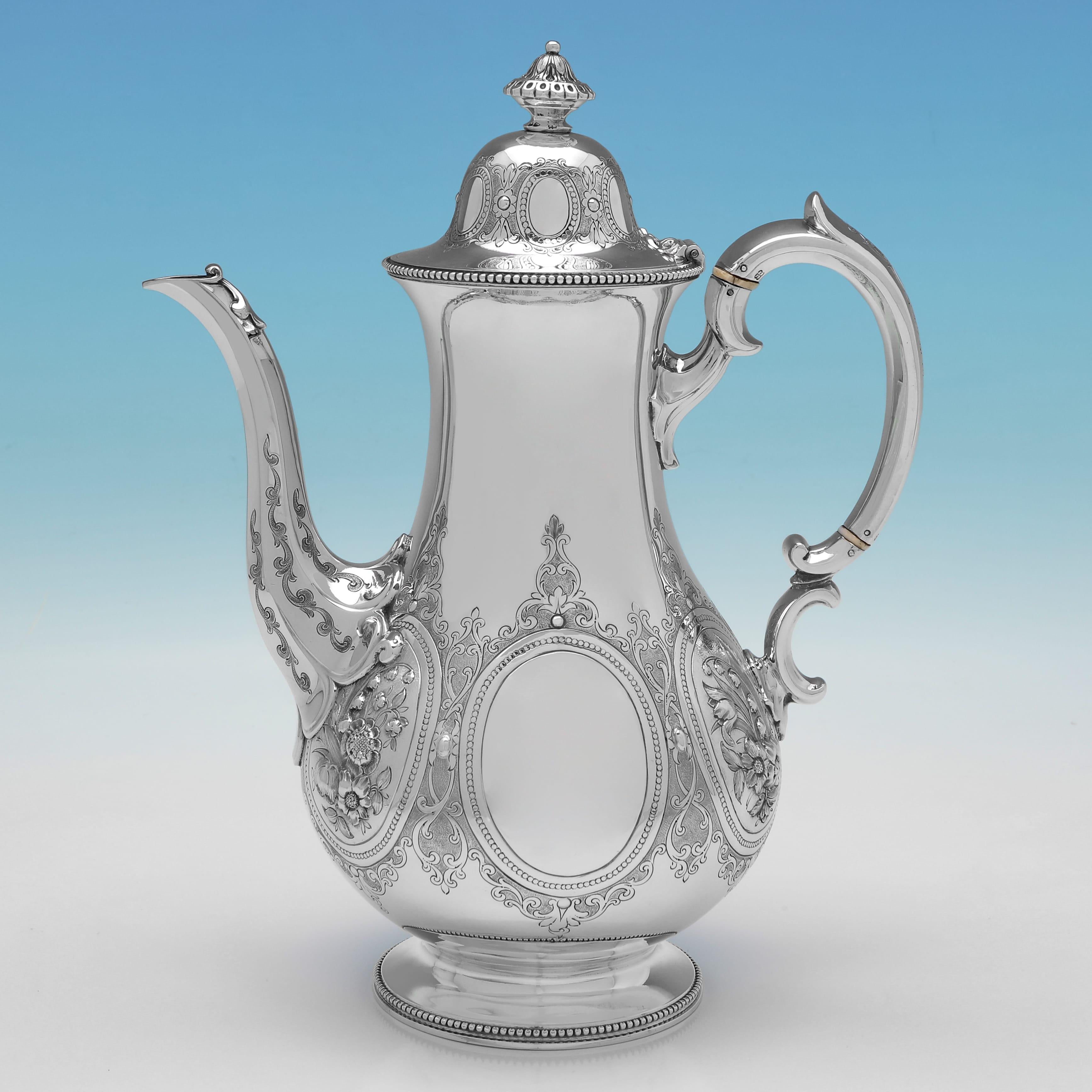 Milieu du XIXe siècle Service à thé et café décoratif victorien de 5 pièces par Barnards, Londres 1862 en vente