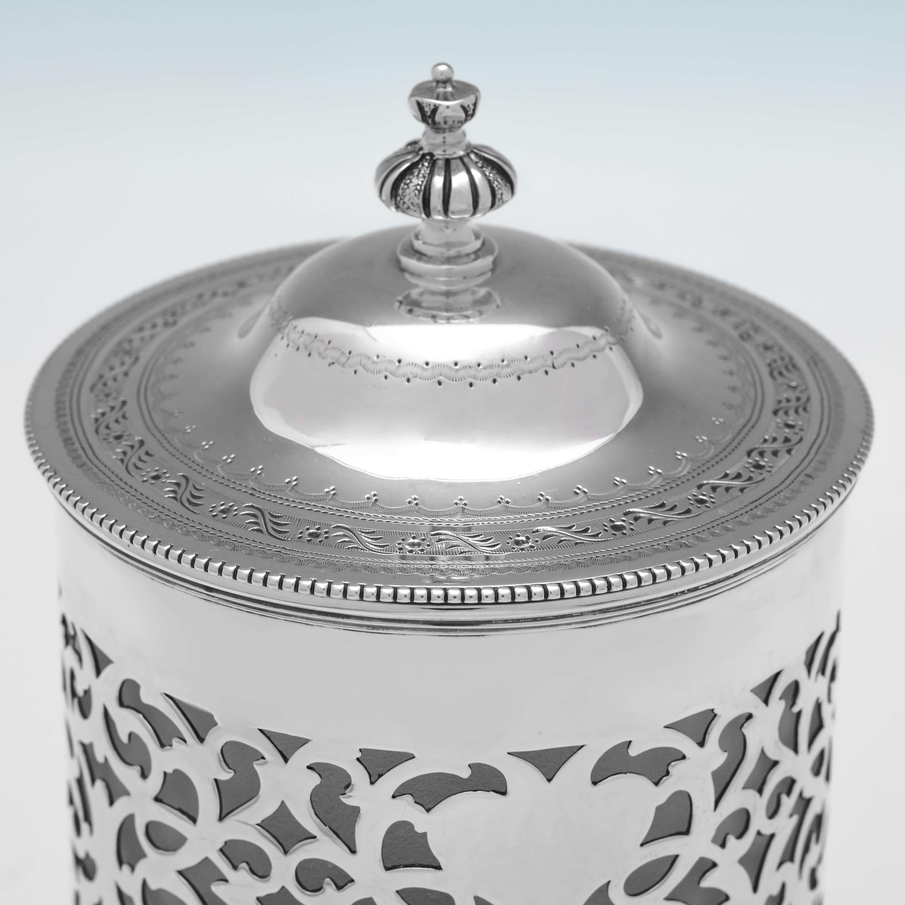 Victorian Decorative Biscuit Jar With Frosted Glass Liner - Sheffield 1893 In Good Condition For Sale In London, London