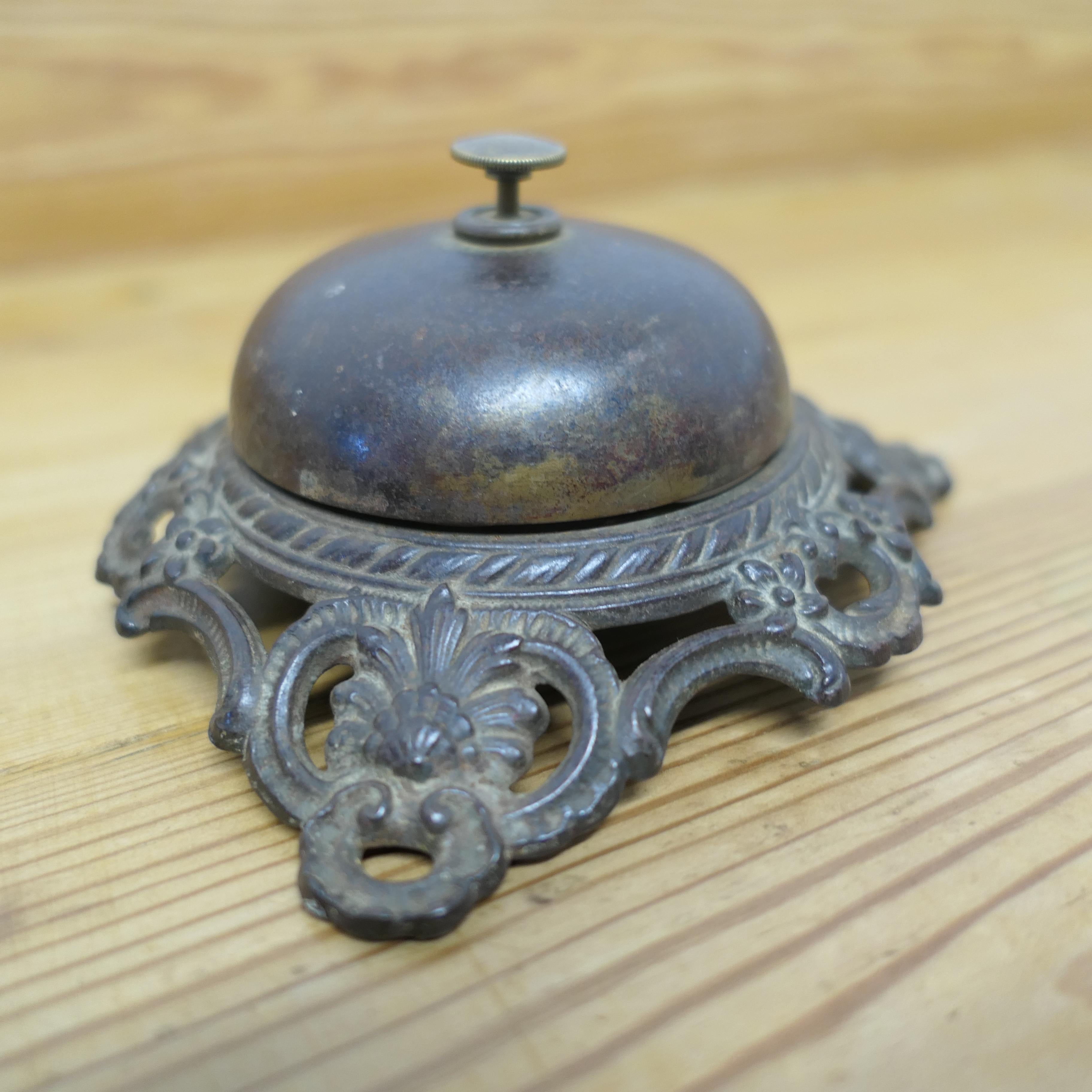 Victorian Decorative Iron Courtesy Counter Top Bell, Reception Desk Bell   In Good Condition For Sale In Chillerton, Isle of Wight