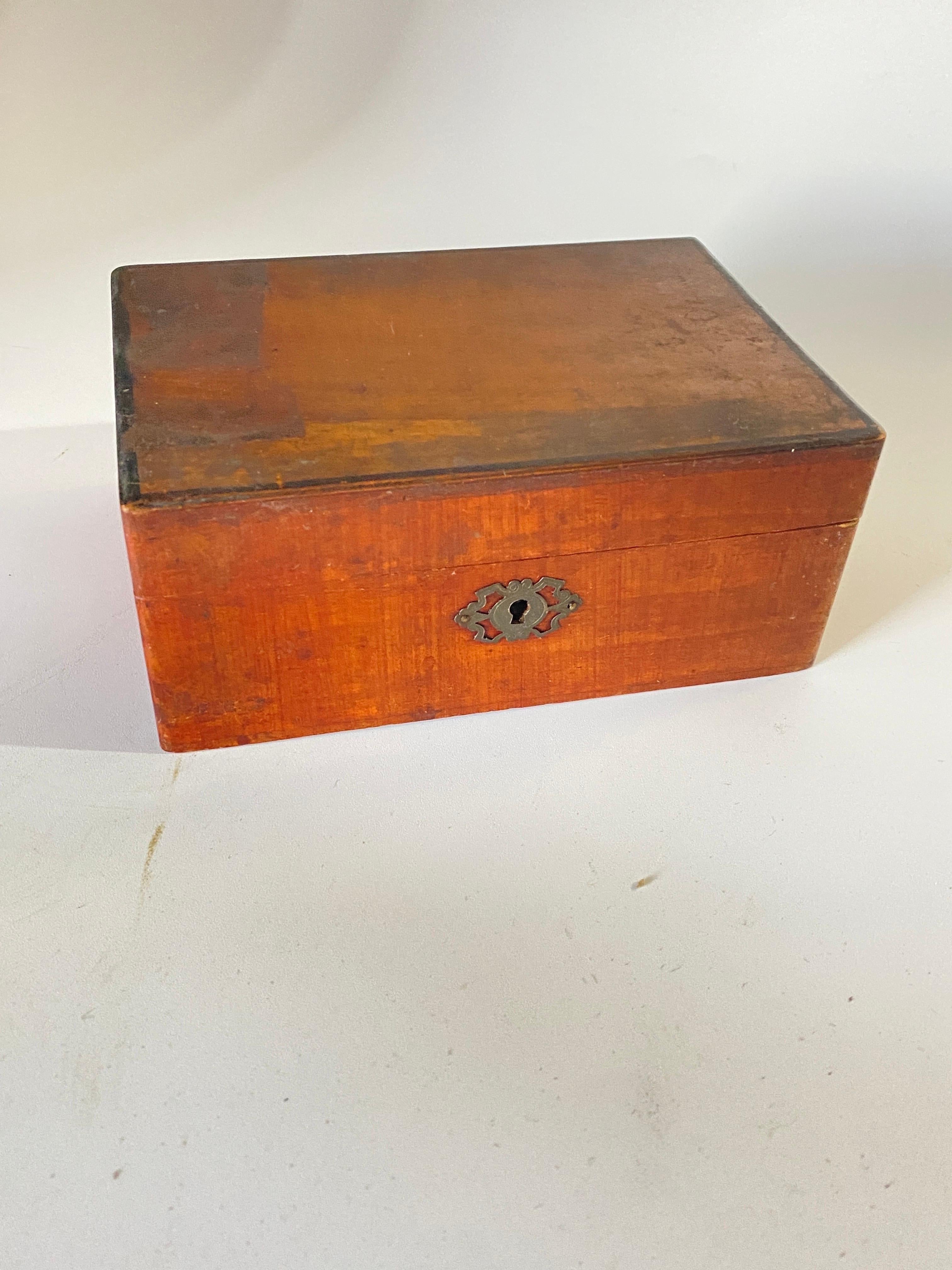 Victorian Decorative or Jewelry Box, in Wood, England, 19th Century In Good Condition For Sale In Auribeau sur Siagne, FR