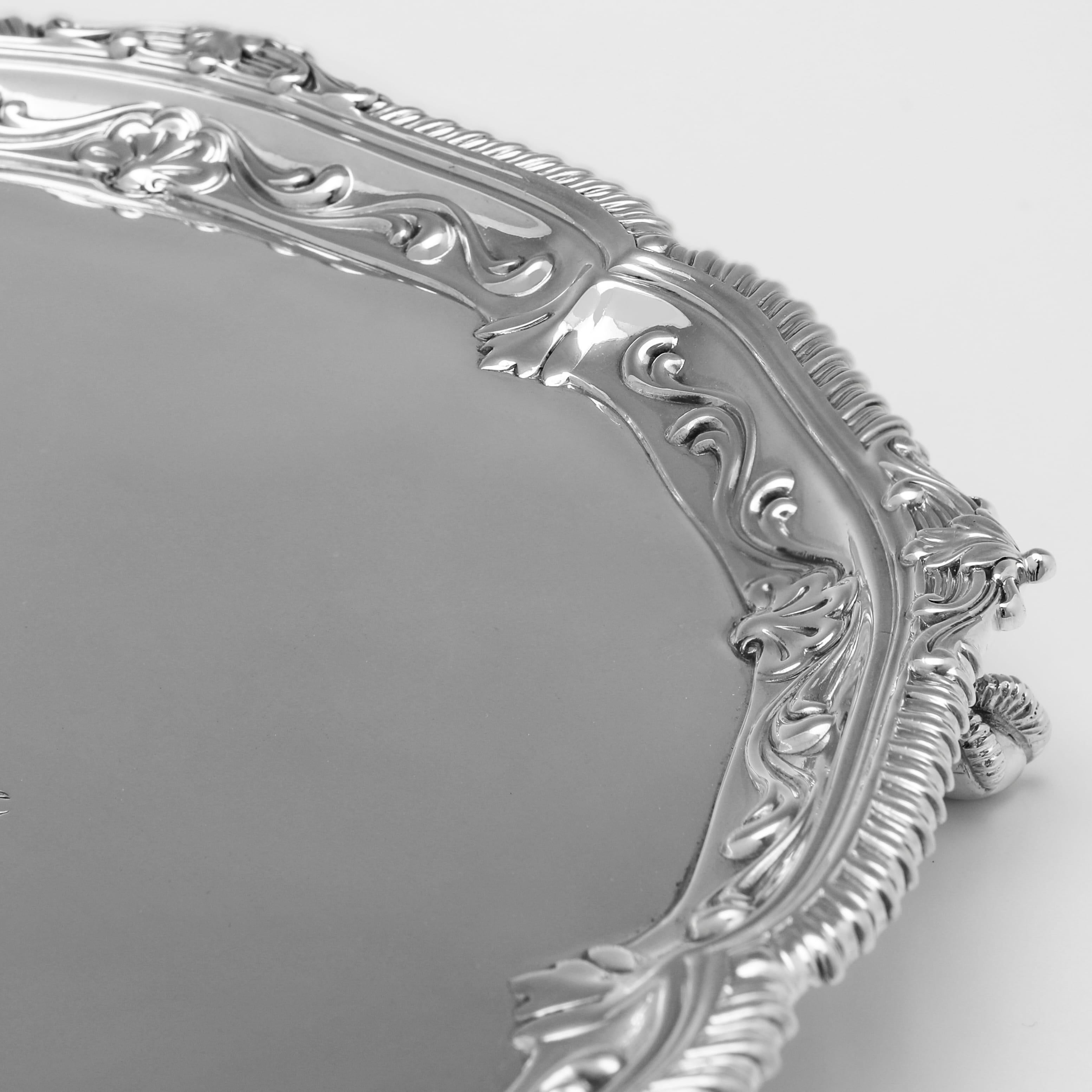 Victorien Plateau décoratif victorien en argent sterling - poinçonné à Londres en 1889 en vente