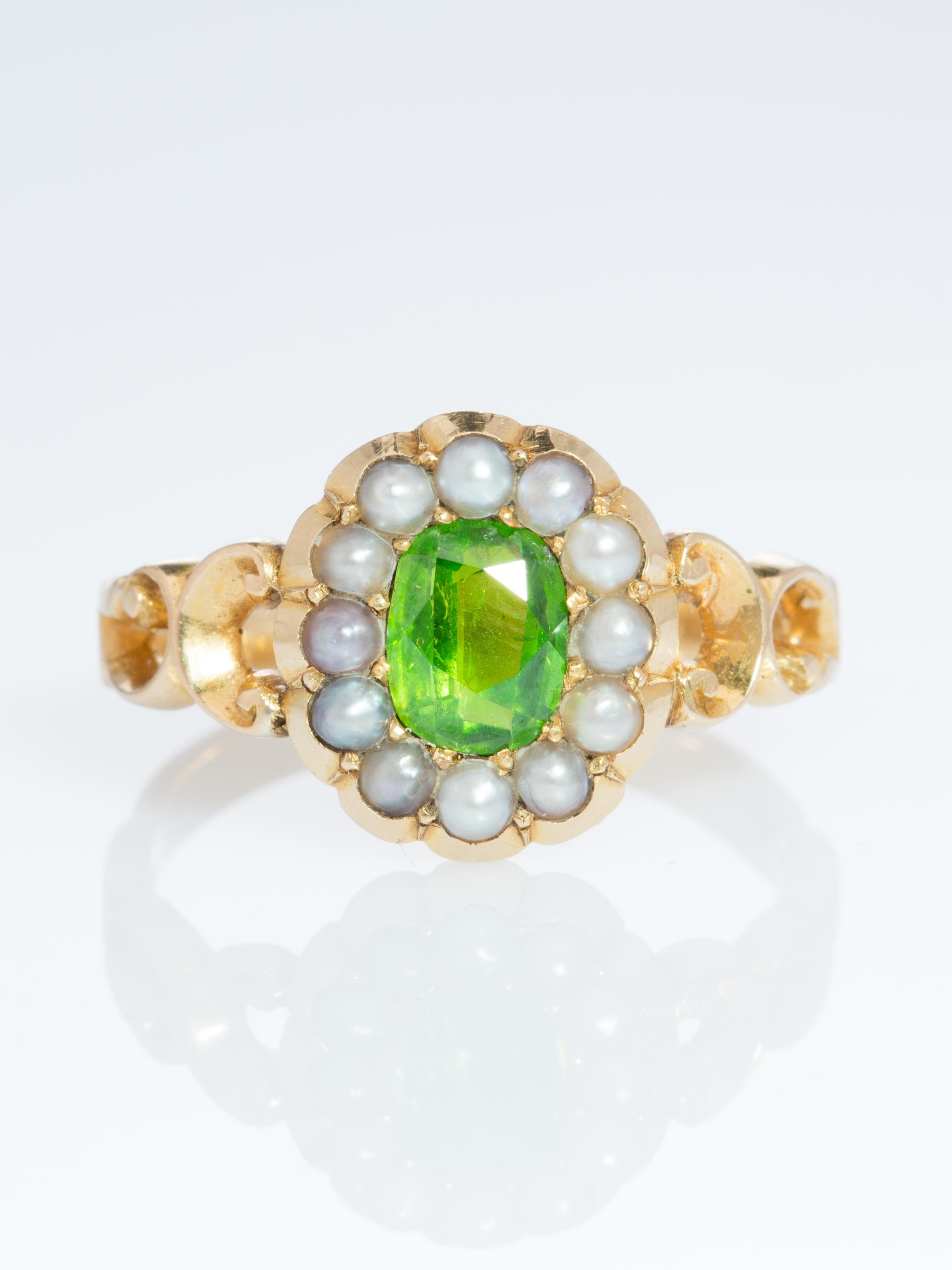 Victorian Demantoid Garnet and Natural Pearls Cluster Ring In Good Condition For Sale In London, GB