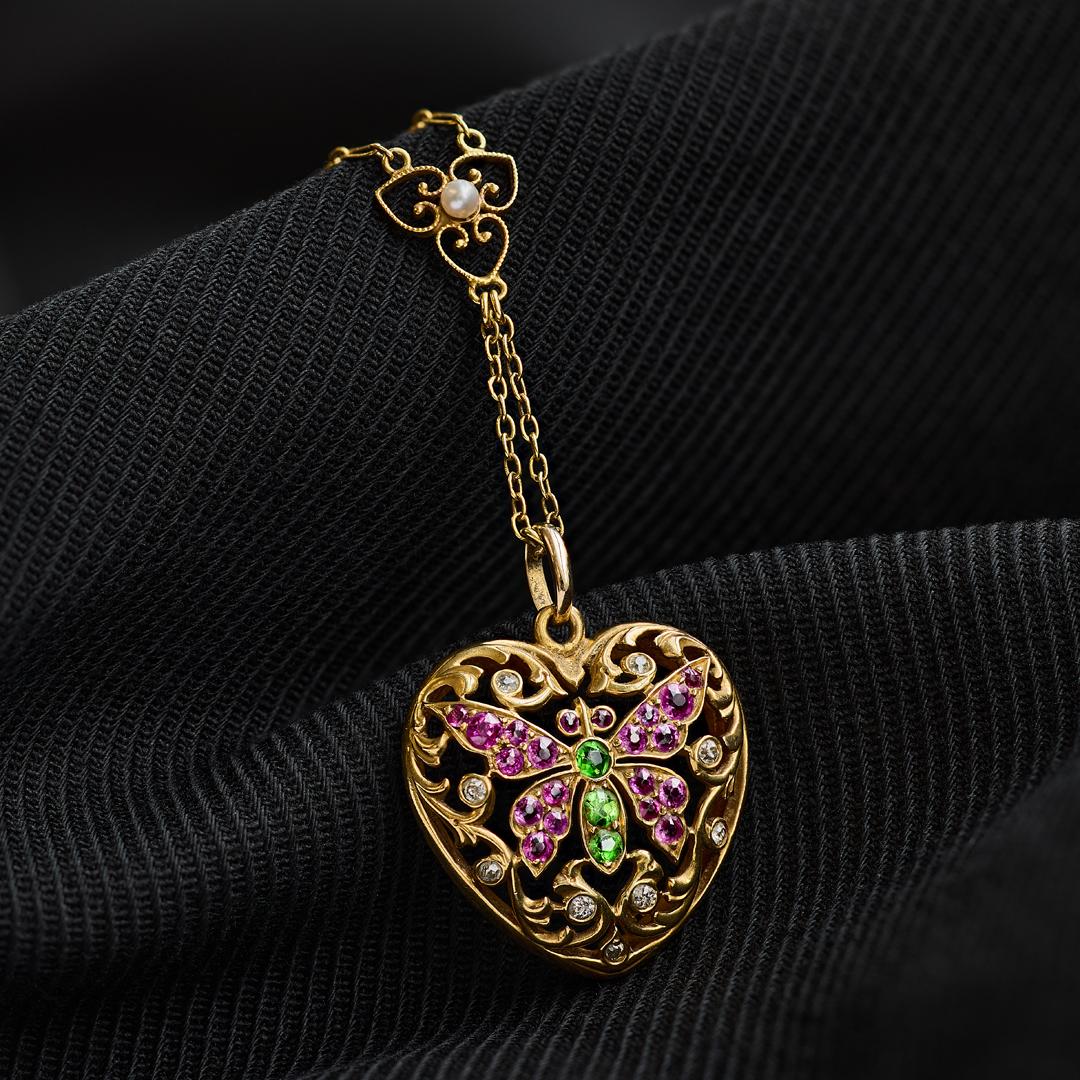 Collier victorien en forme de cœur avec rubis démantoïde, diamants et perles Bon état - En vente à London, GB