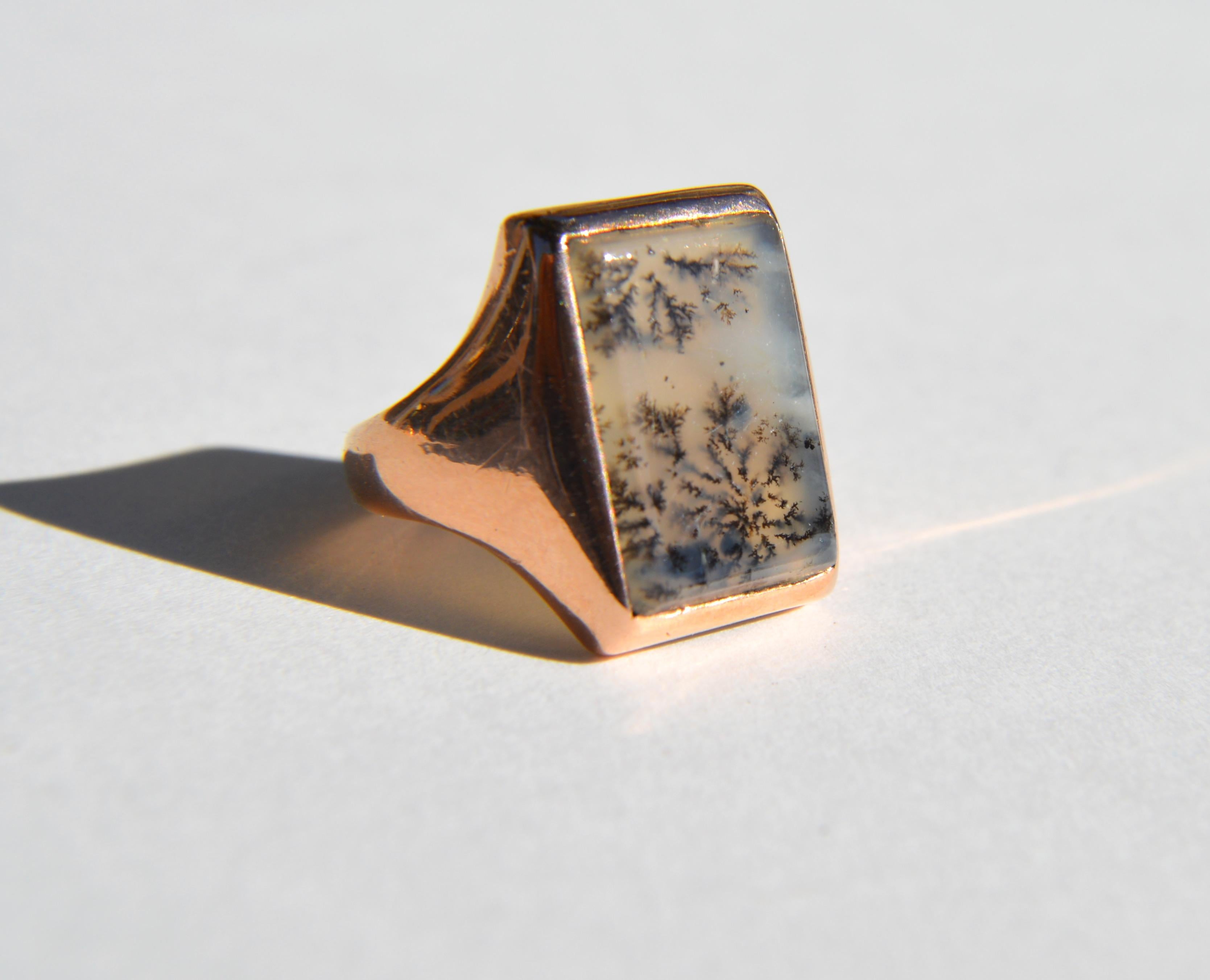 Beautiful late 1800s Victorian era antique dendritic agate 14K solid rosegold ring. Size 4.25. Resizable by a jeweler. In good condition with a few minor scratches on the agate. Gold is unmarked but tested as solid 14K gold. 

