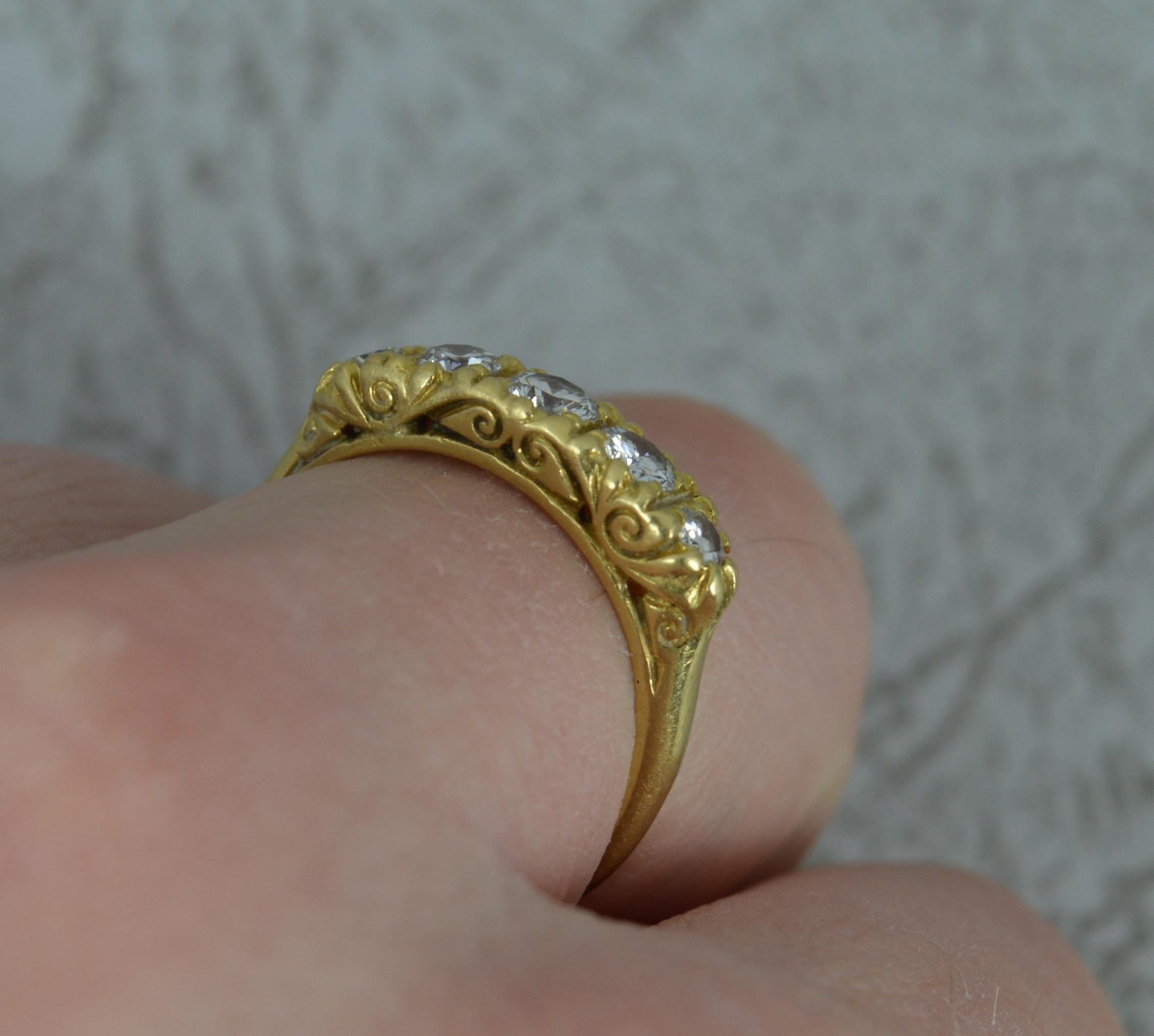 Round Cut Victorian Design VS1 0.65 Carat Diamond 18 Carat Gold Five-Stone Stack Ring