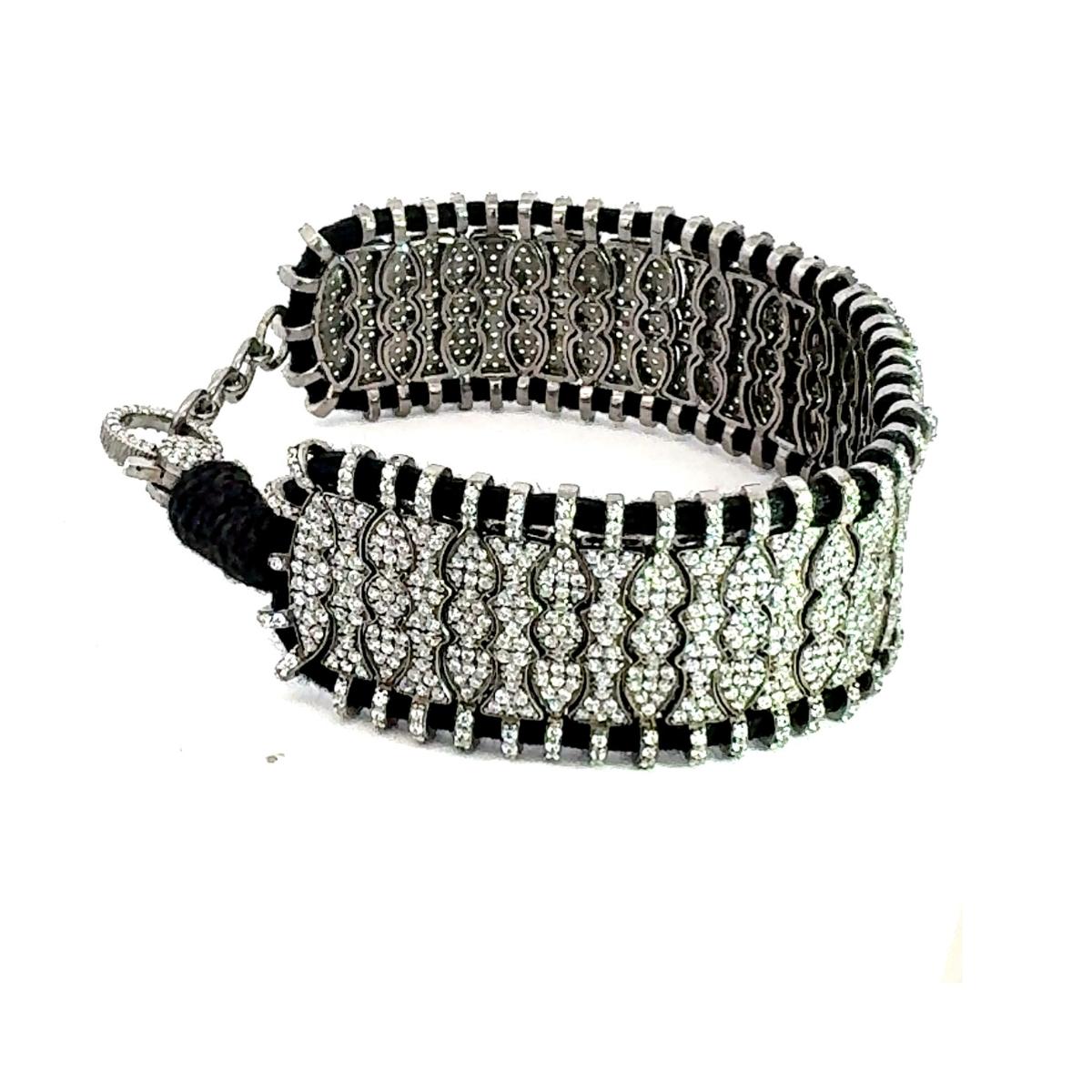 Contemporary Victorian Style Design Zirconia Macrame Thread Bracelet for Women in 925 Silver For Sale