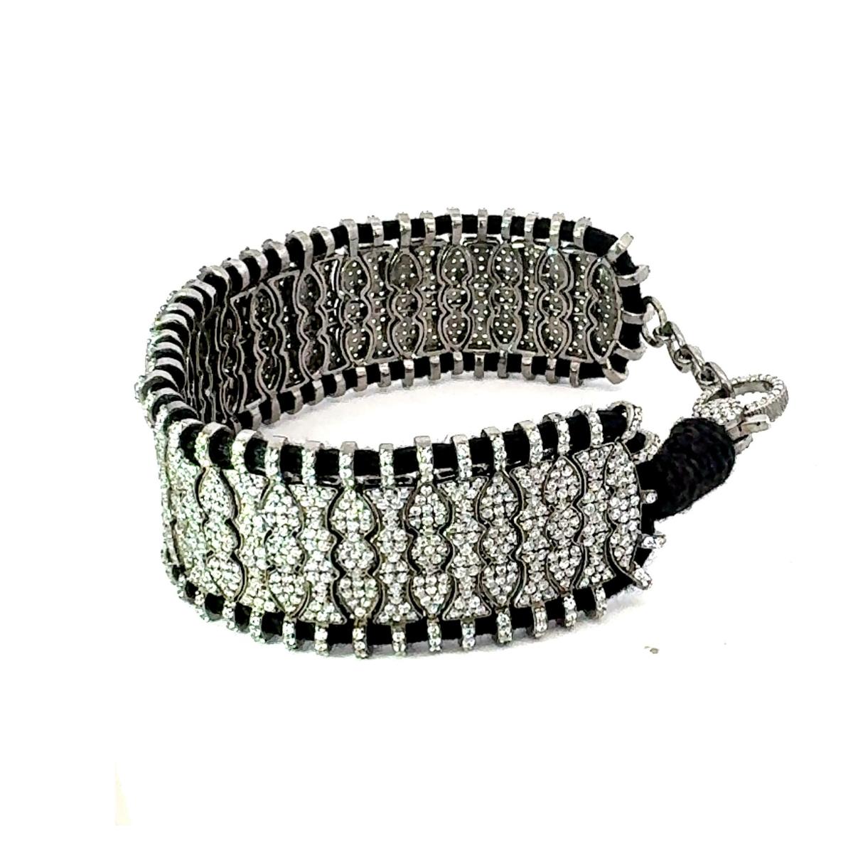 Victorian Style Design Zirconia Macrame Thread Bracelet for Women in 925 Silver In New Condition For Sale In New York, NY