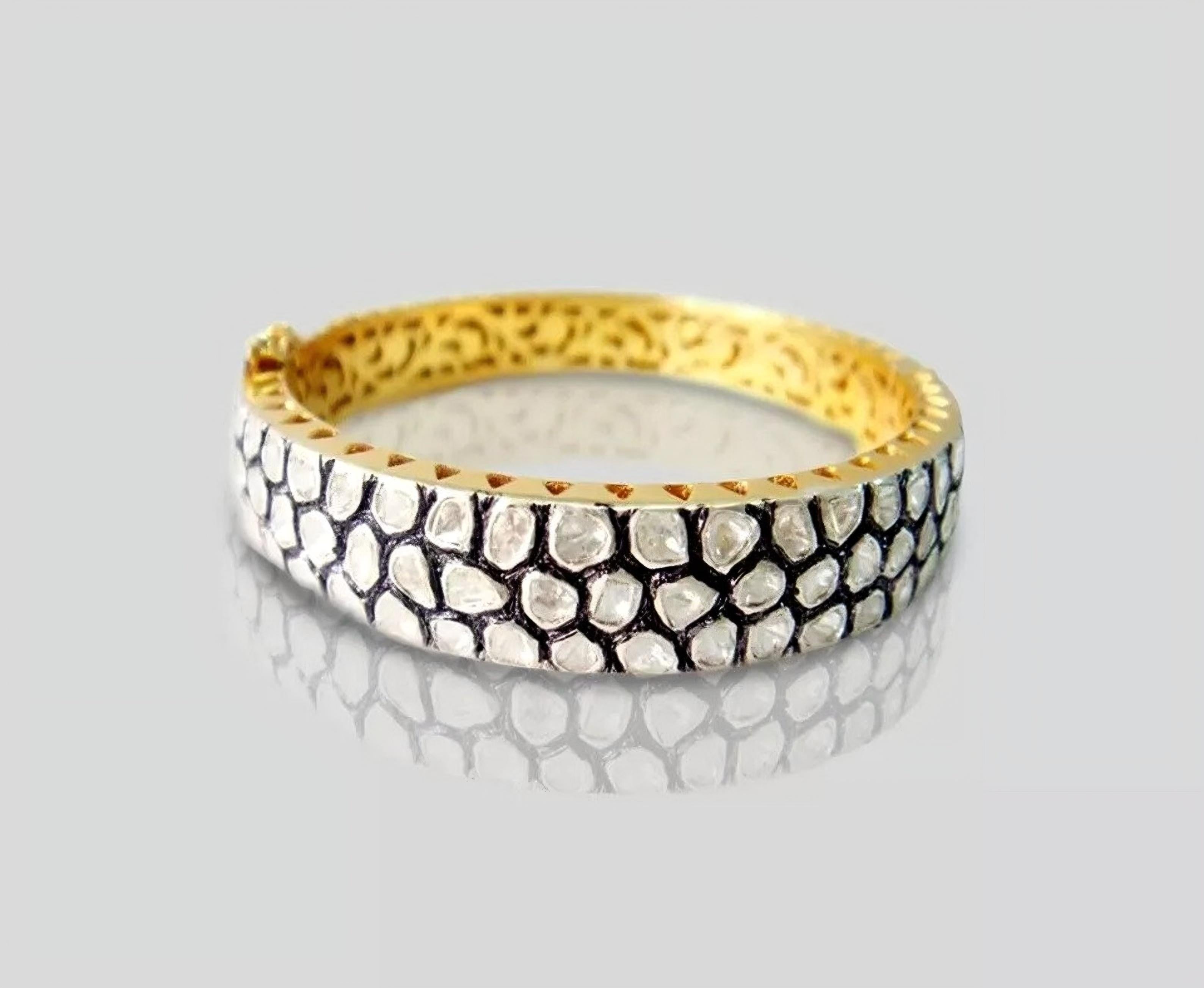 Vintage Design Rose Cut Polki Diamond Bangle 925 Sterling Silver Beautiful Gift 


Size 2.4 inch inner diameter 
A P P R O X T I M E

All items are custom made to order. Our approx time is about 6 - 10 business days. This can change during peak