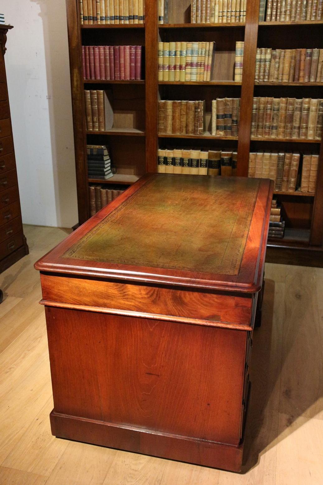 Victorian Desk 3