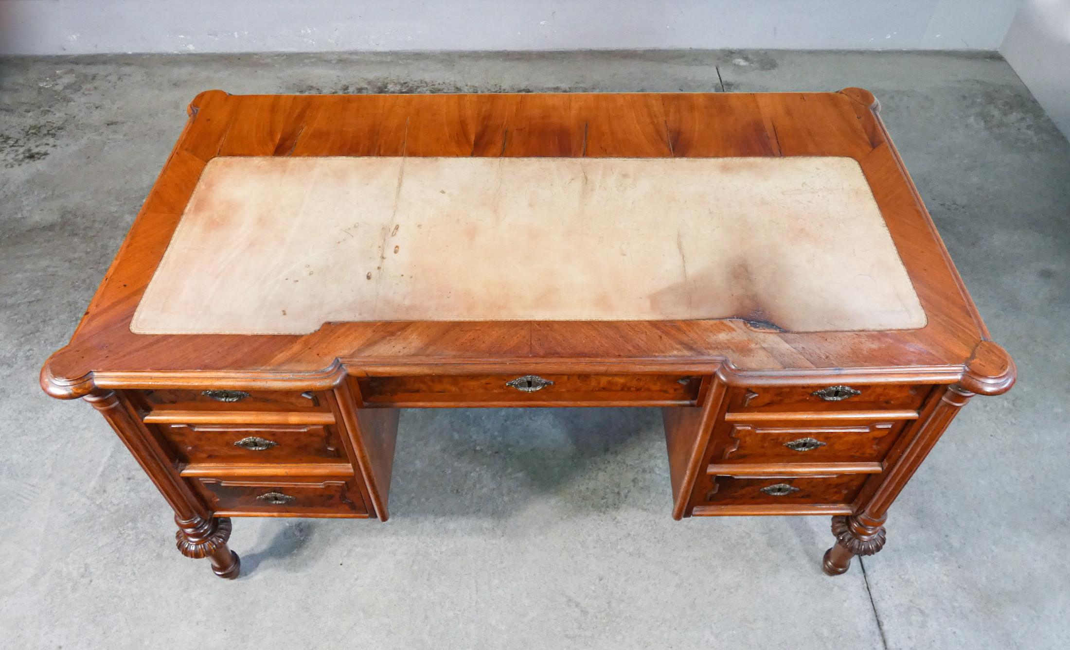 Victorian Desk, in Veneered Walnut and Briar, England, Early 19th C 4