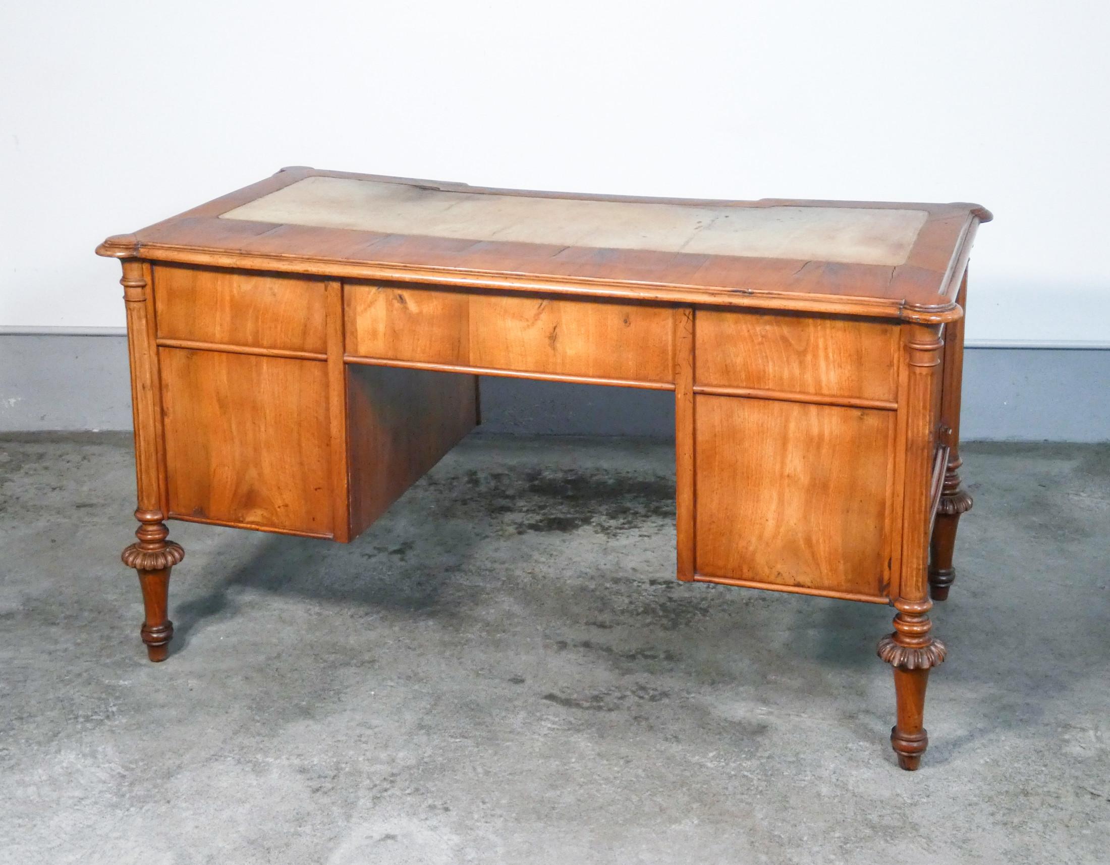 Victorian Desk, in Veneered Walnut and Briar, England, Early 19th C 5
