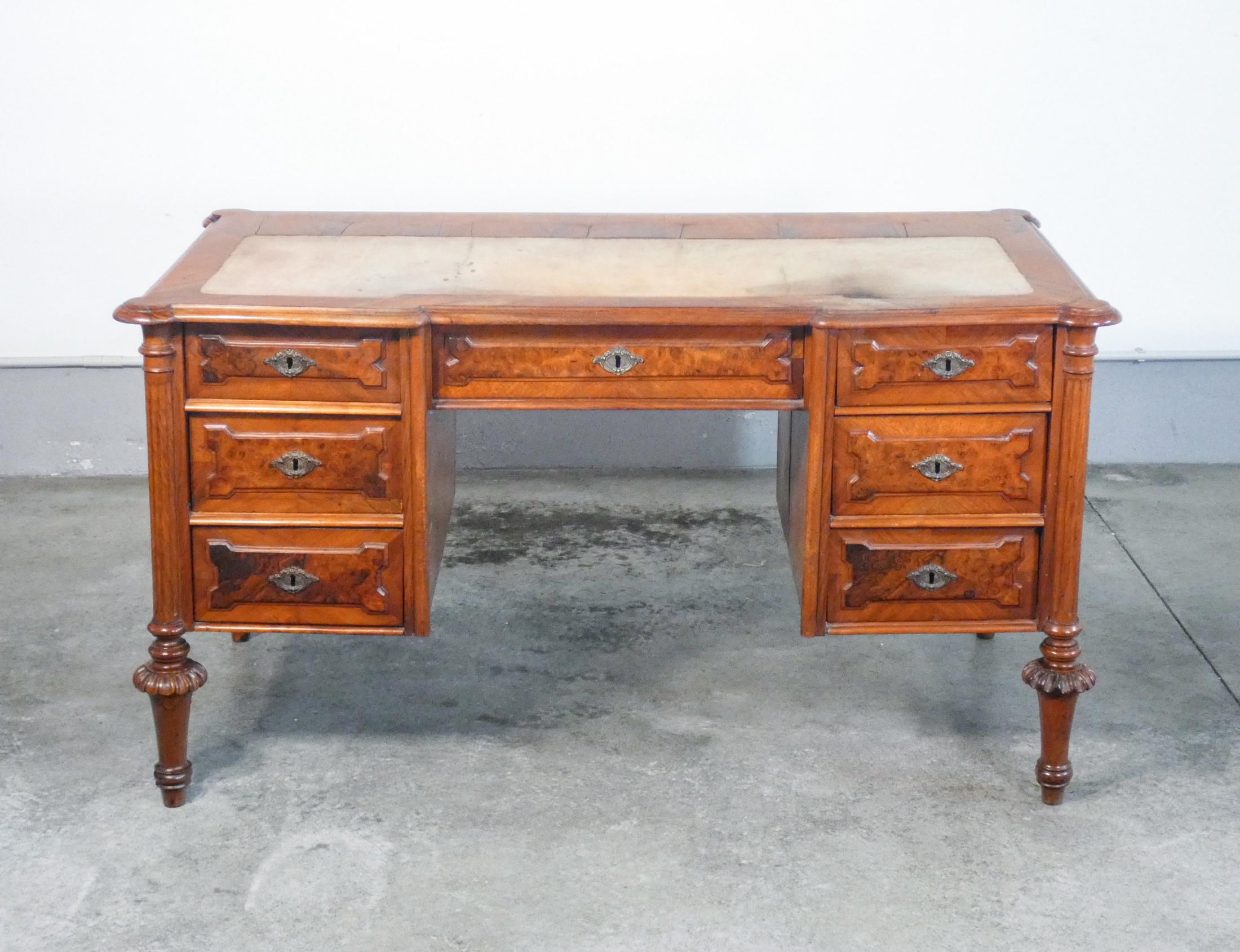 Pieno vittoriano Victorian Desk, in Veneered Walnut and Briar, England, Early 19th C