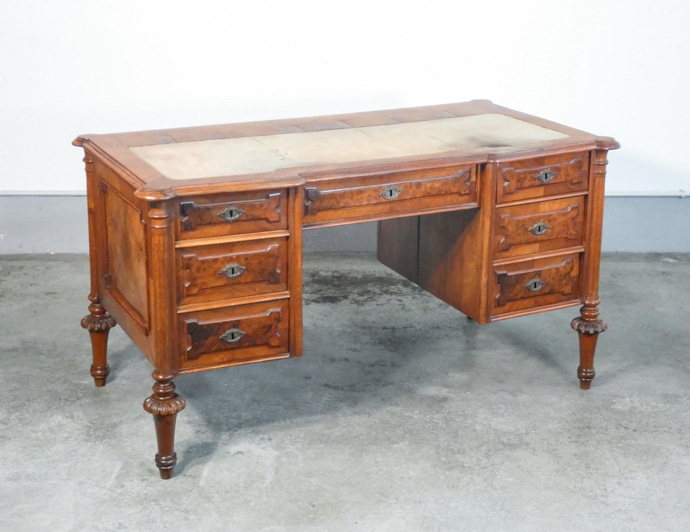 Victorian Desk, in Veneered Walnut and Briar, England, Early 19th C In condizioni buone a Torino, IT