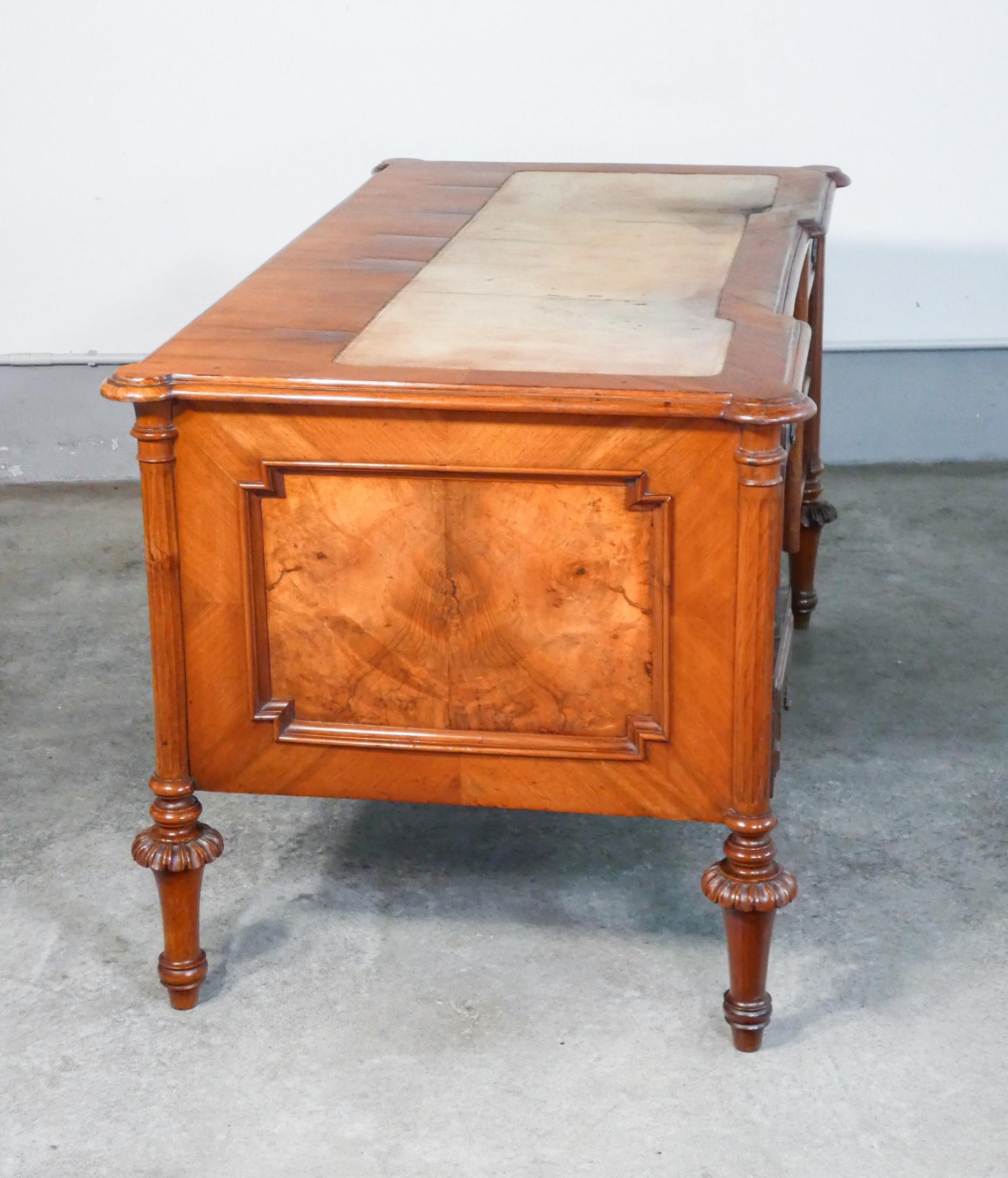 Victorian Desk, in Veneered Walnut and Briar, England, Early 19th C 2