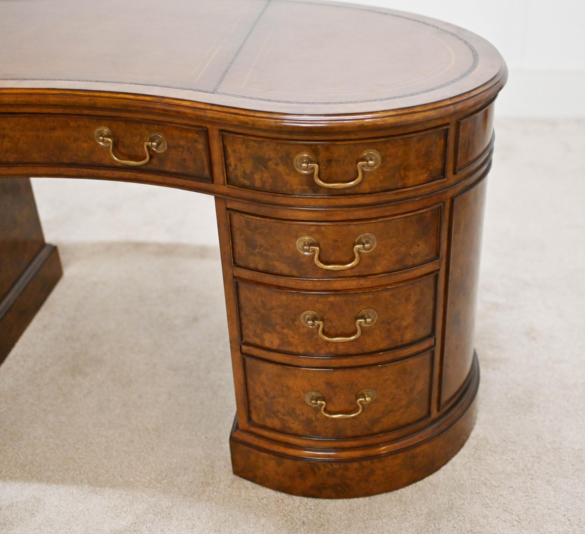 Victorian Desk Kidney Form Writing Table For Sale 4