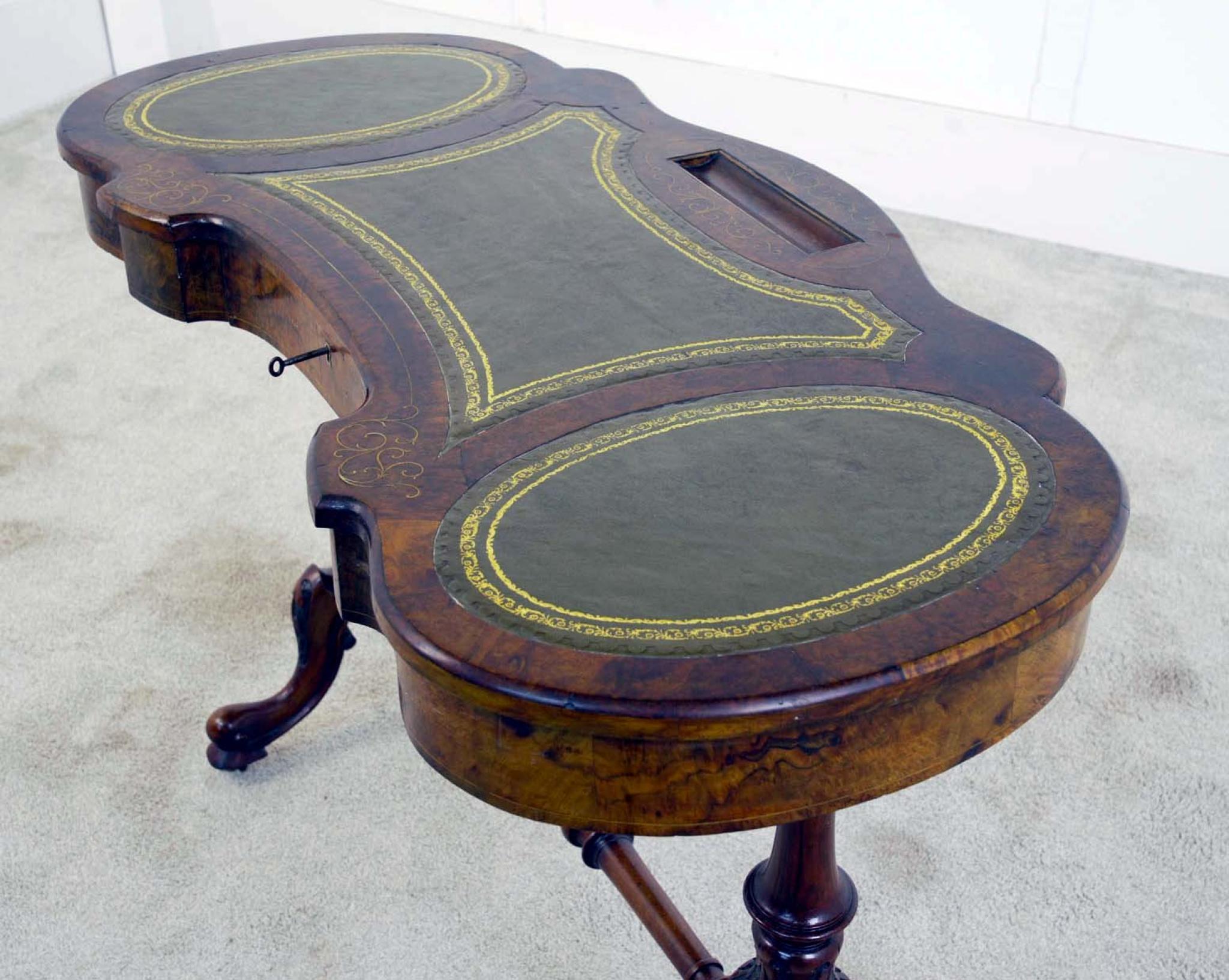 Viktorianischer Schreibtisch Nussbaum Schreibtisch Satinholz Intarsie 1880 im Angebot 1