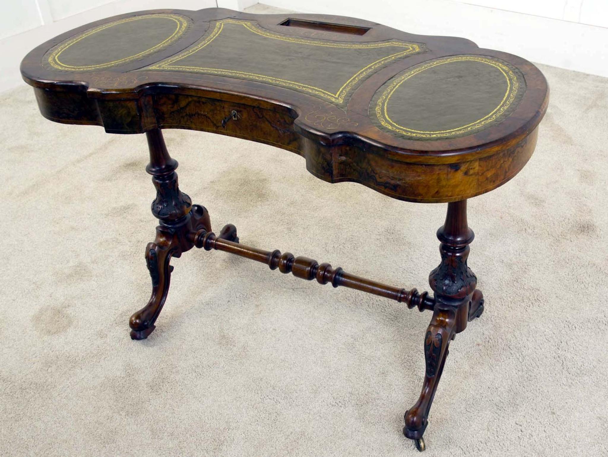 Viktorianischer Schreibtisch Nussbaum Schreibtisch Satinholz Intarsie 1880 im Angebot 3