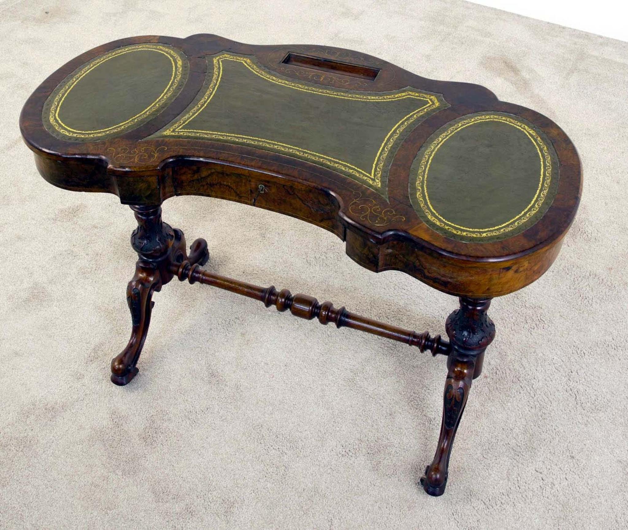 Viktorianischer Schreibtisch Nussbaum Schreibtisch Satinholz Intarsie 1880 im Angebot 4