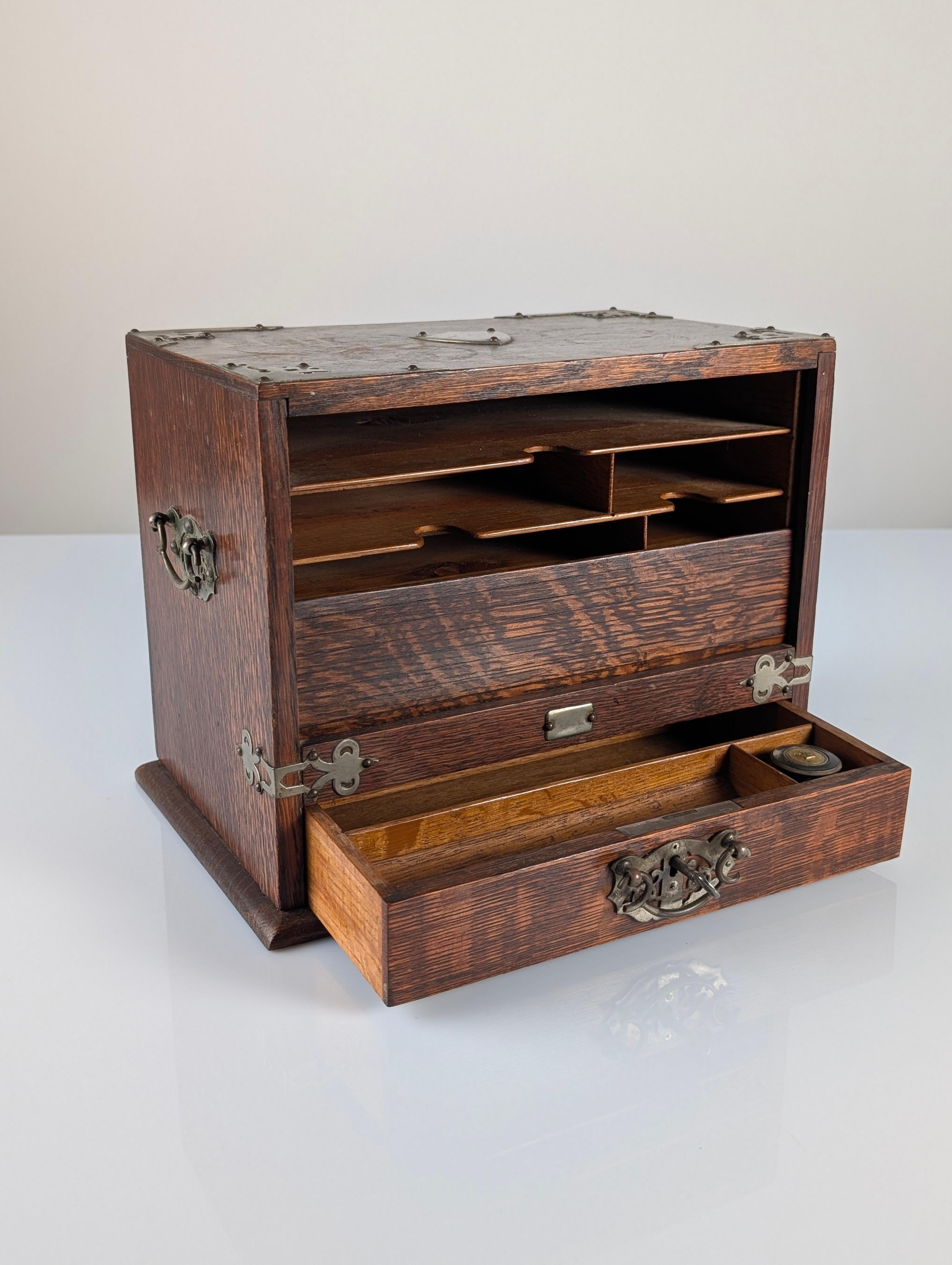 Victorian Desktop Writing Cabinet in Dark Oak Automatic Tambour, 19th Century In Good Condition For Sale In Benalmadena, ES