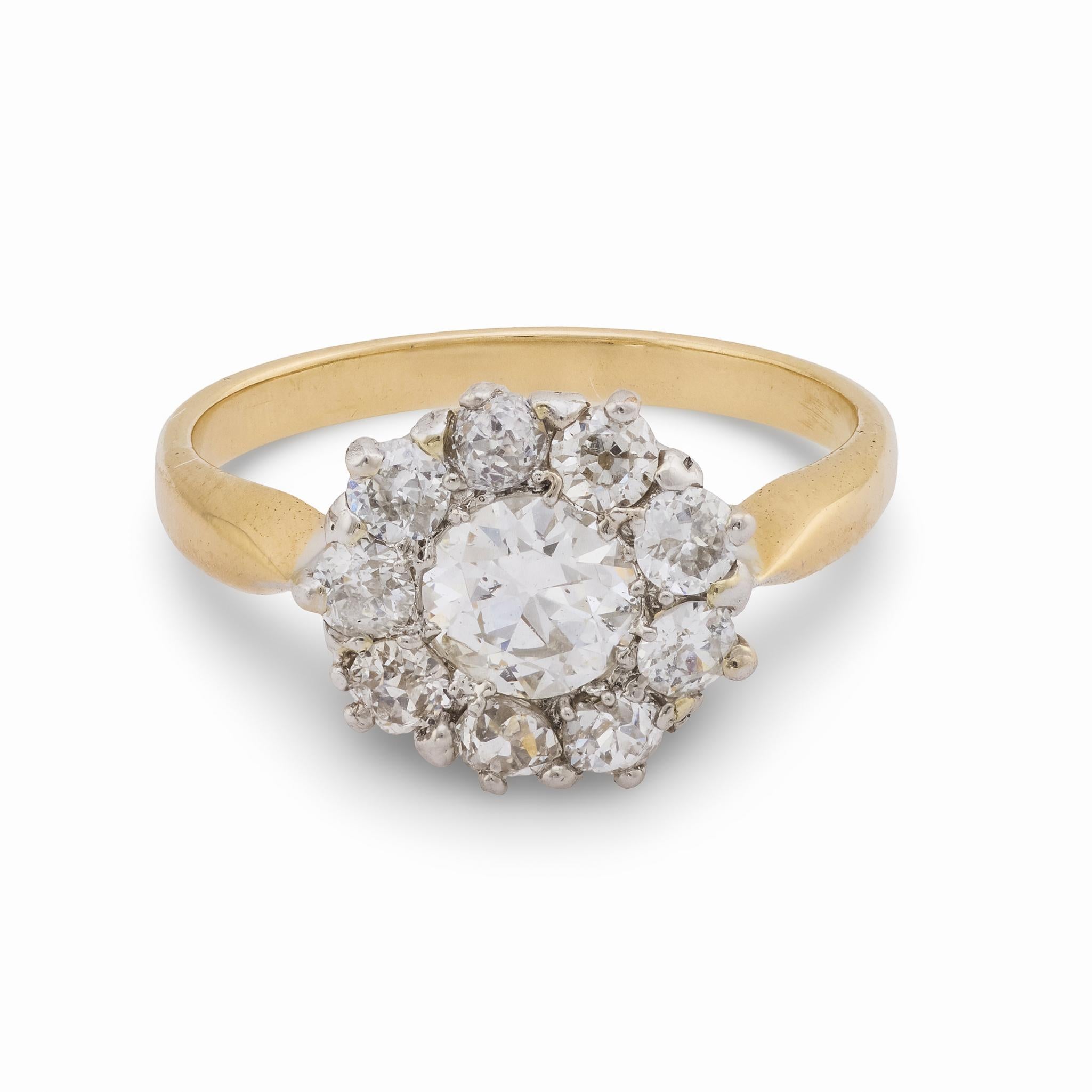 Viktorianischer Diamant 14k Gelb- und Weißgold-Cluster-Ring (Alteuropäischer Schliff) im Angebot