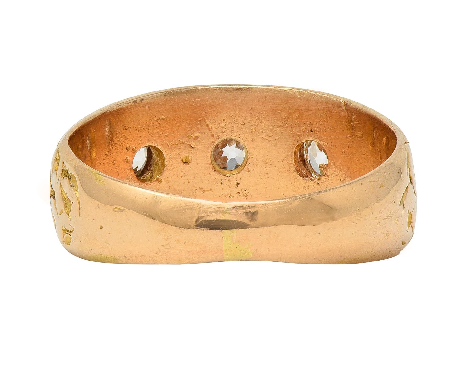 Victorian Diamond 18 Karat Yellow Gold Antique Floral Three Stone Band Ring In Excellent Condition For Sale In Philadelphia, PA