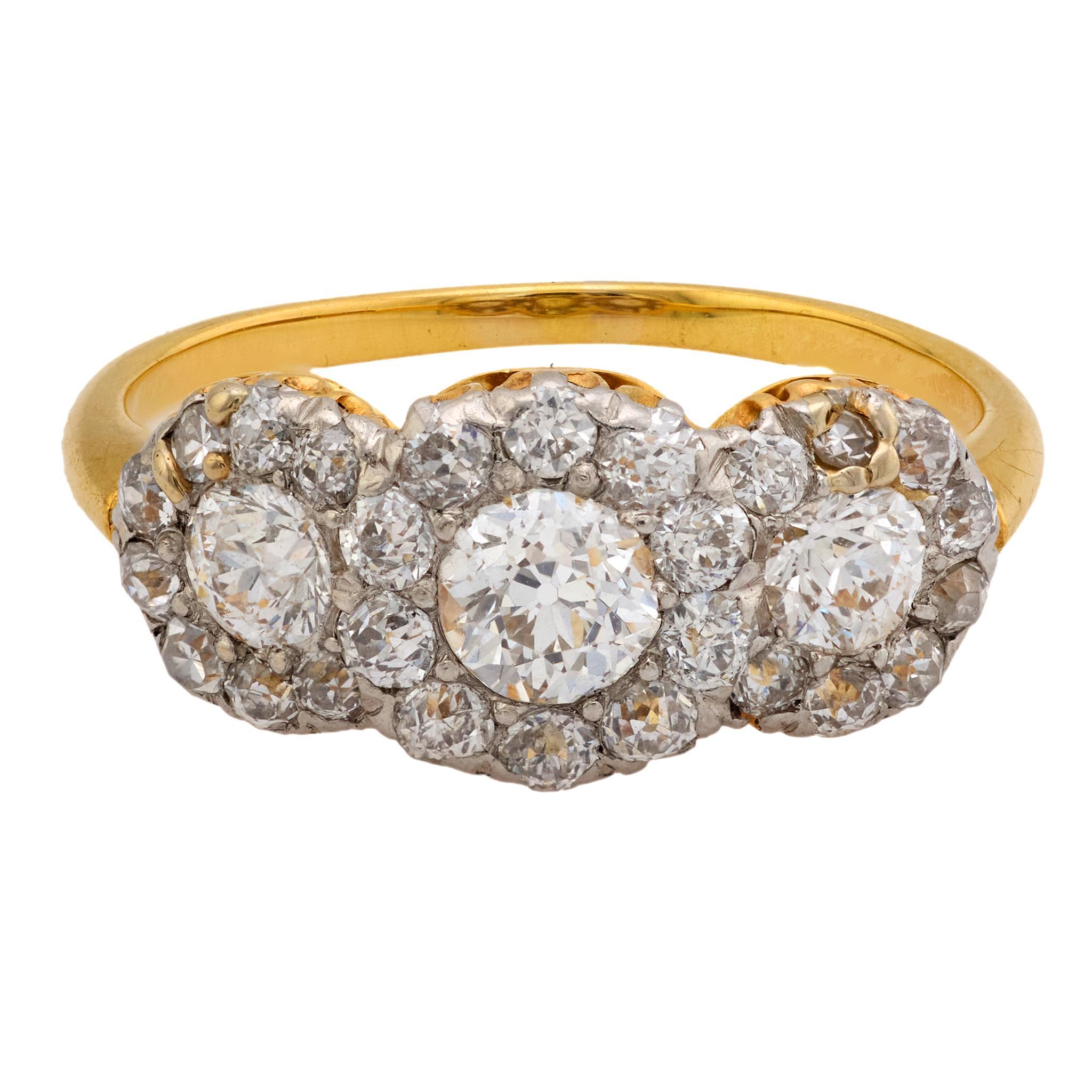 Victorien Bague victorienne en or jaune 18k à 3 pierres et diamants en vente