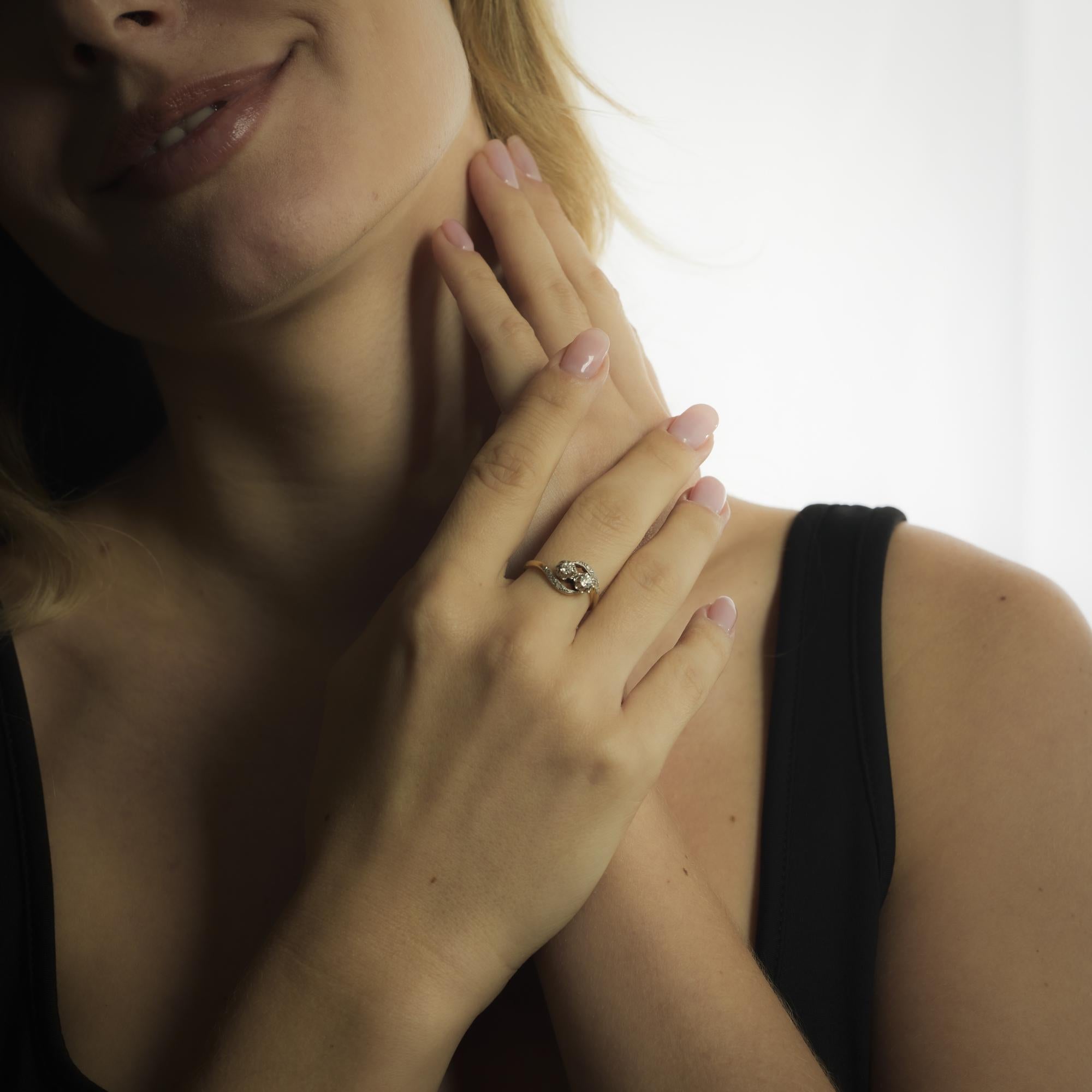 Victorian diamond 18k yellow gold and platinum toi et moi ring In Good Condition For Sale In Beverly Hills, CA