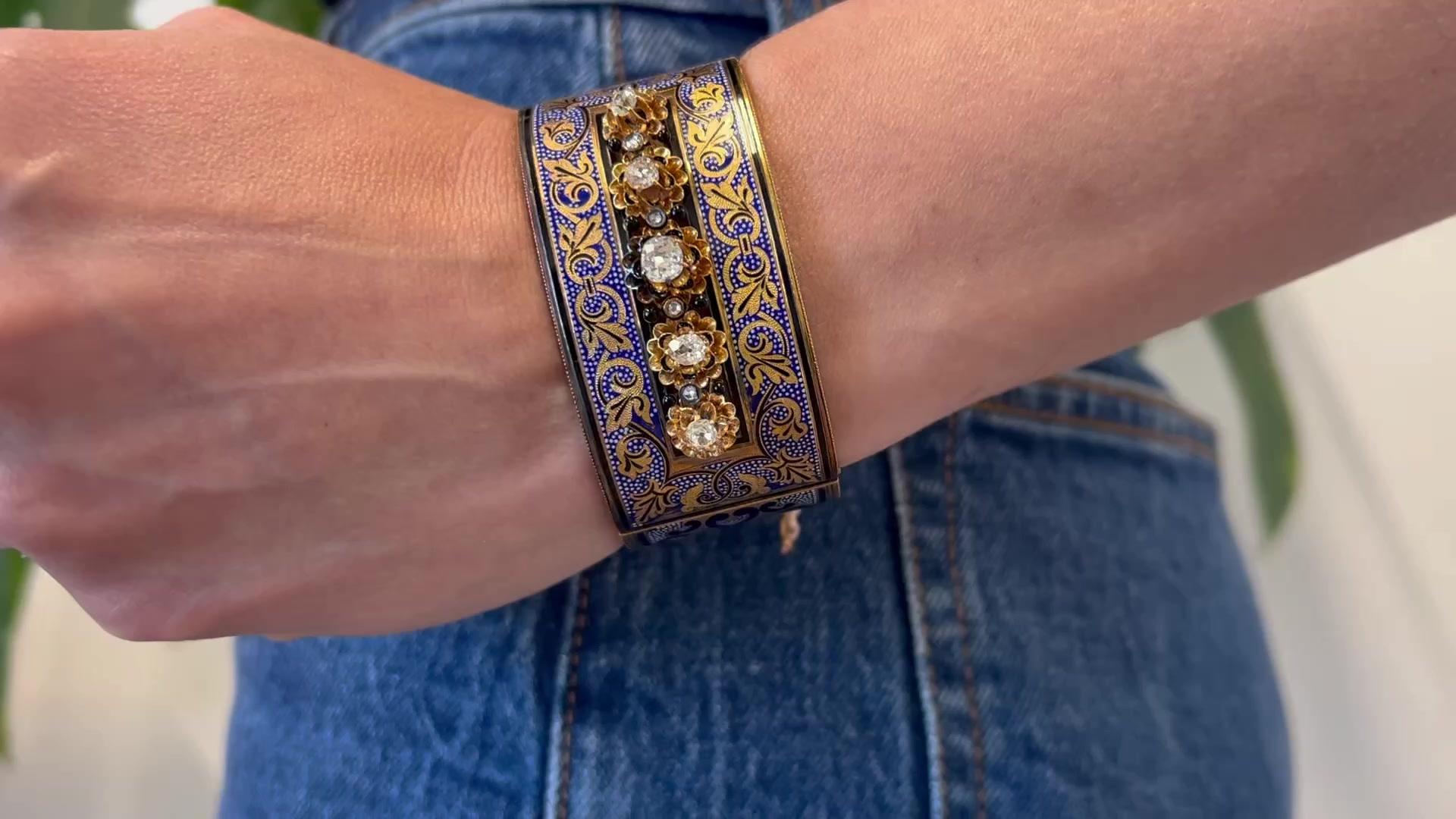 Eine viktorianische Diamant 18k Gelbgold Blau Emaille Armband. Mit fünf Diamanten im Altminenschliff und vier Diamanten im Rosenschliff mit einem Gesamtgewicht von ca. 1,20 Karat, eingestuft in Farbe J-K, Reinheit I1. Gefertigt aus 14 Karat Gelbgold