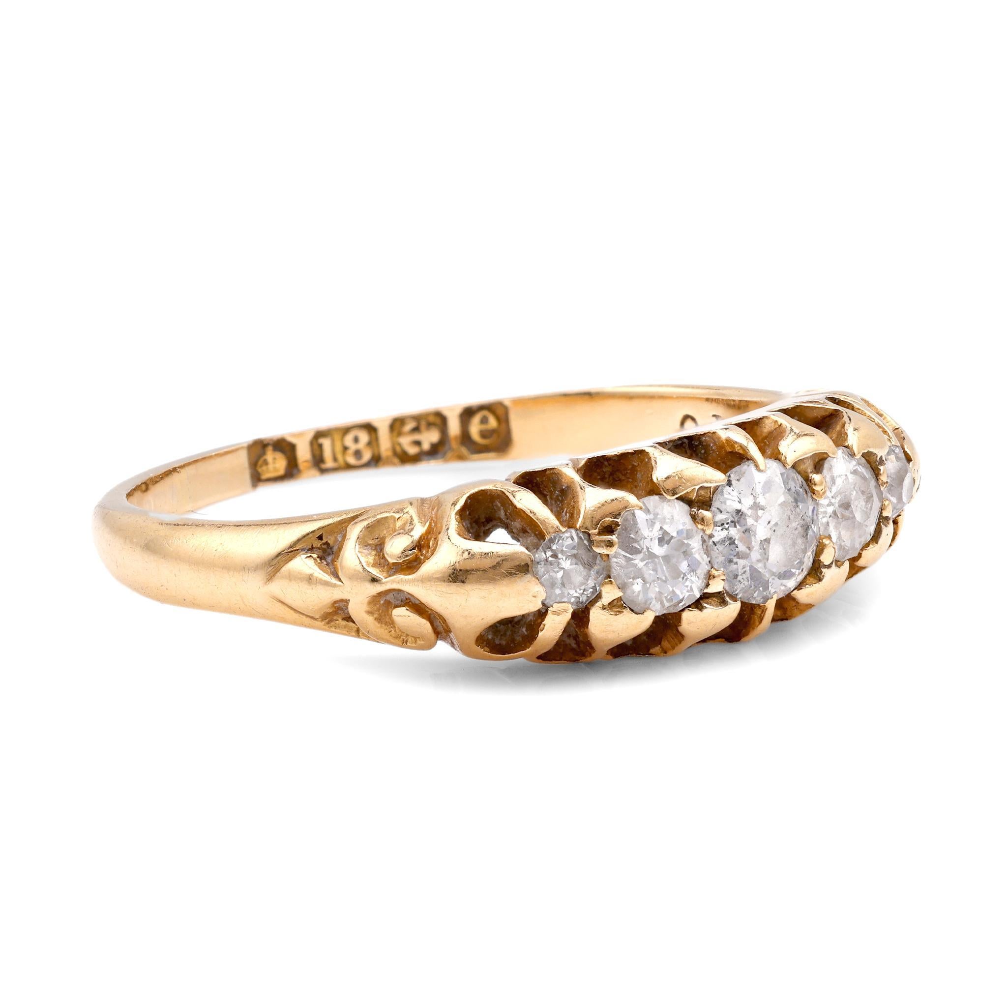 Viktorianischer Diamantring aus 18 Karat Gelbgold mit fünf Steinen (Alteuropäischer Brillantschliff)