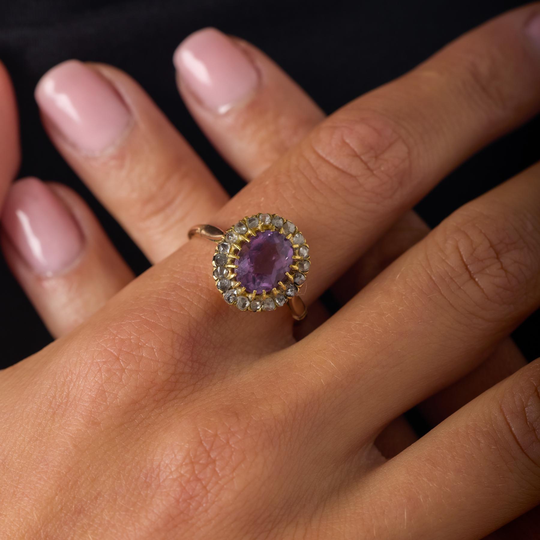 Taille ovale Bague victorienne en or jaune 18 carats diamant améthyste en vente