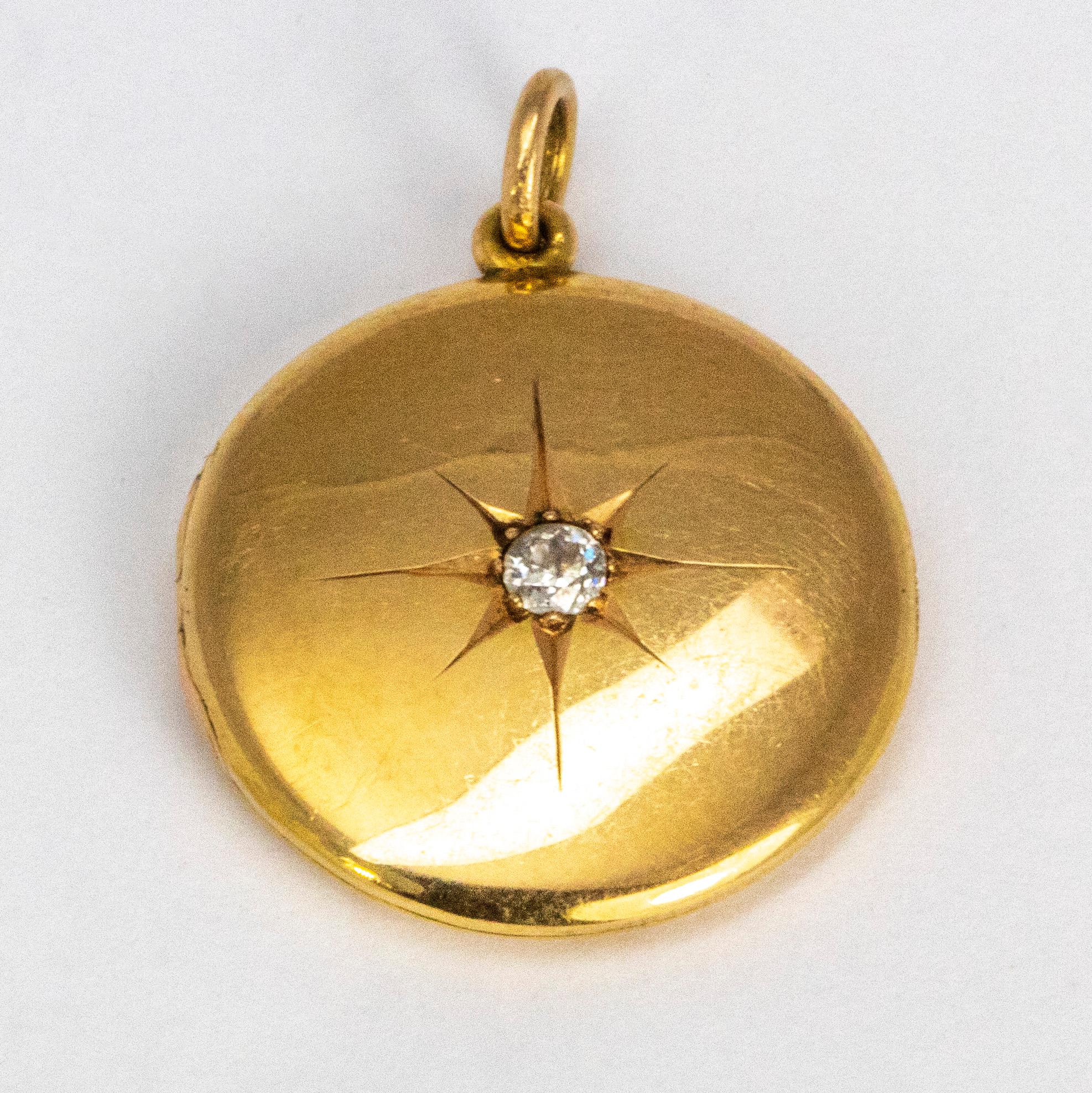The diamond set in a gorgeous star setting at the centre of the locket measures 15pts and adds a wonderful sparkle to the simple glossy gold locket.

Diameter: 22mm 