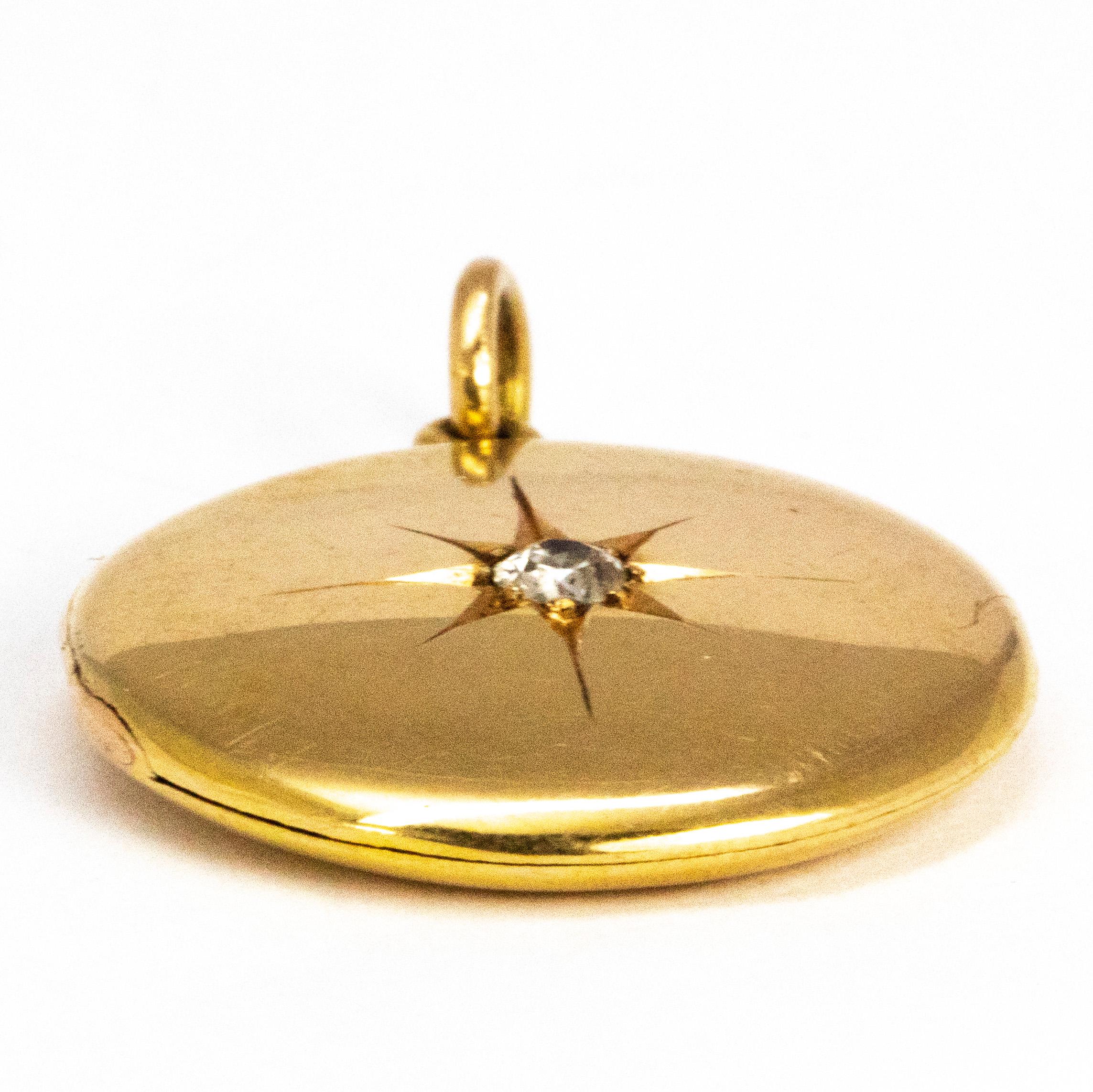 Victorian Diamond and 15 Carat Gold Locket Pendant In Good Condition In Chipping Campden, GB