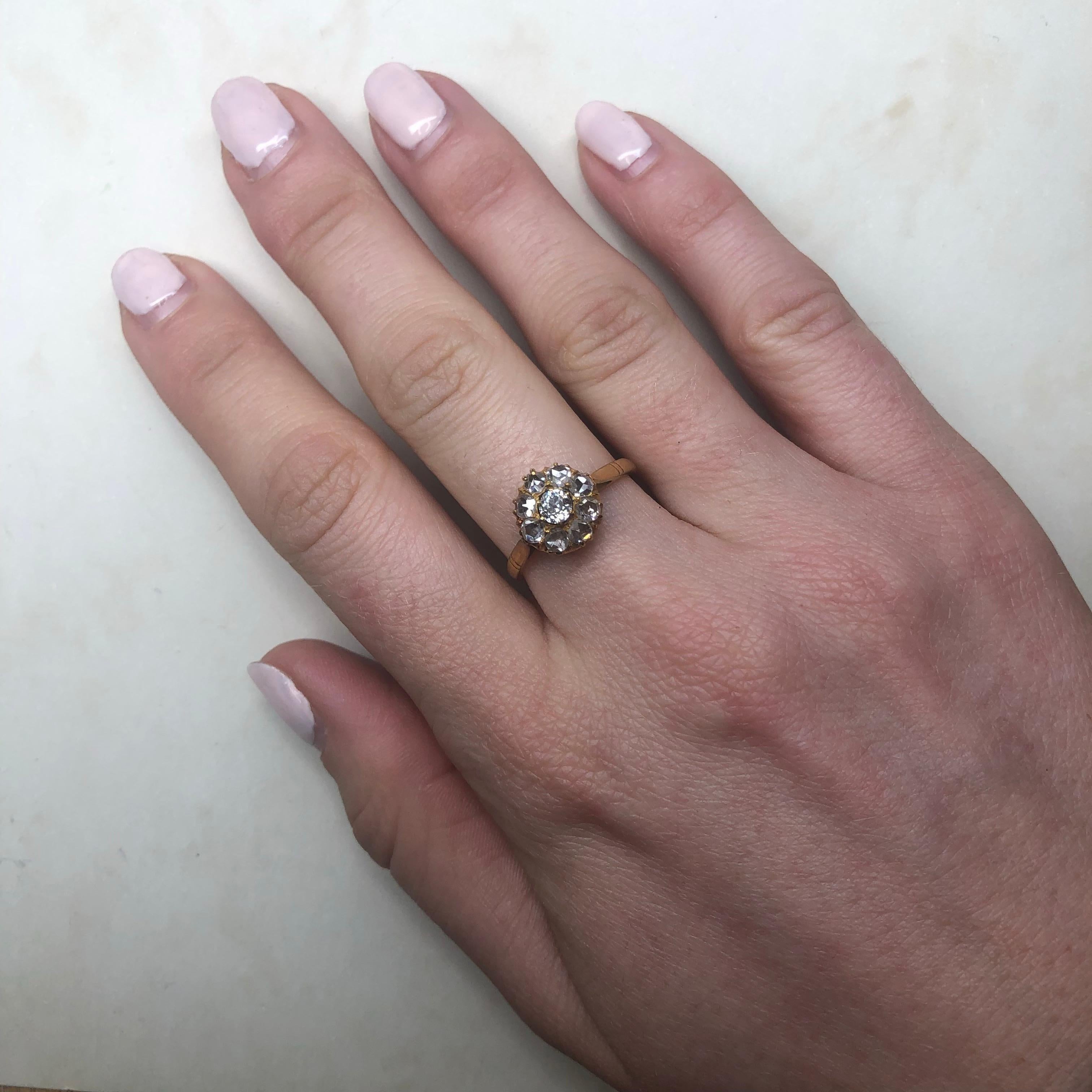 Victorian Diamond and 18 Carat Gold Cluster Ring In Good Condition In Chipping Campden, GB