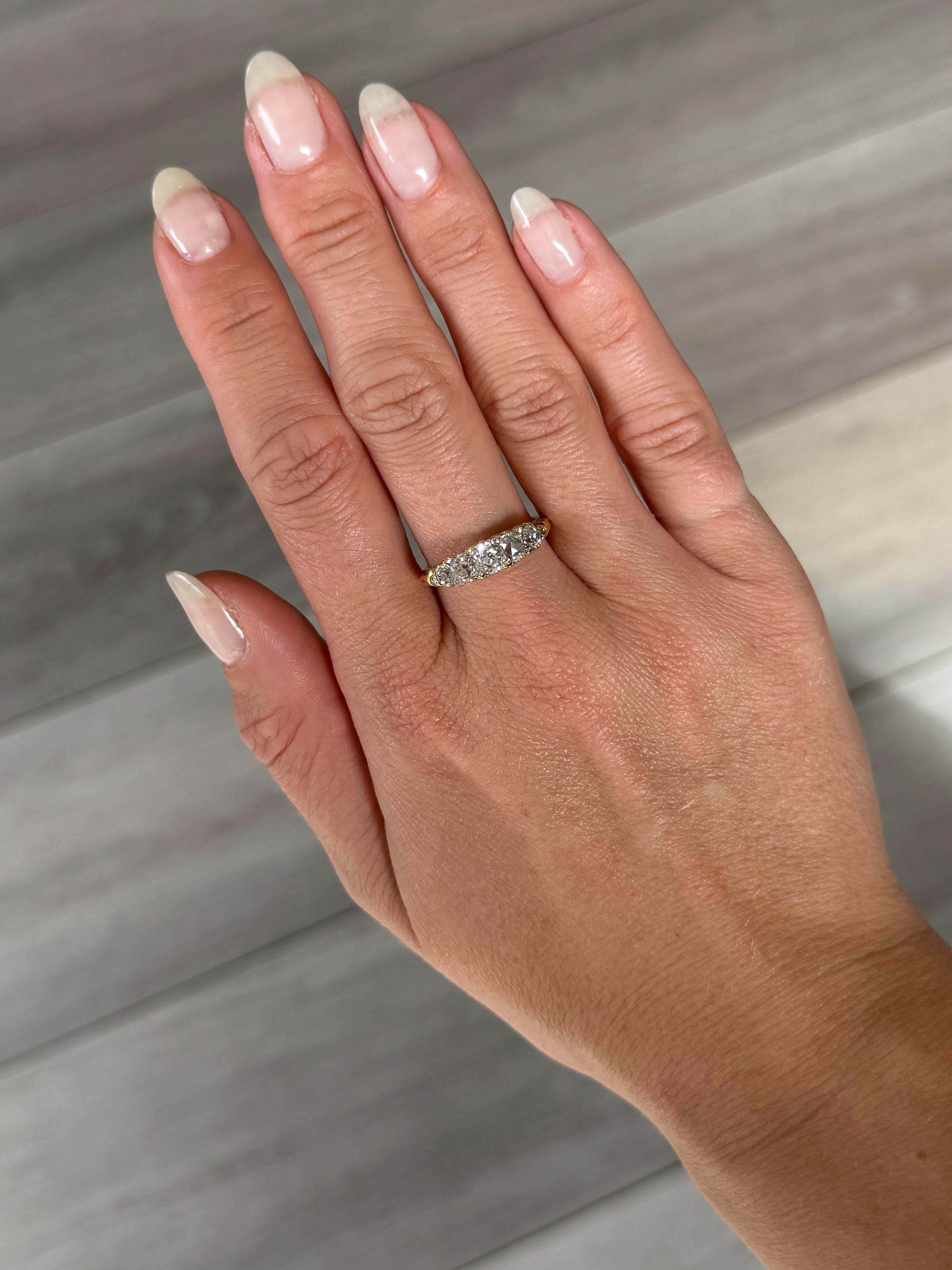 Anillo victoriano de cinco piedras con diamantes y oro de 18 quilates Victoriano en venta