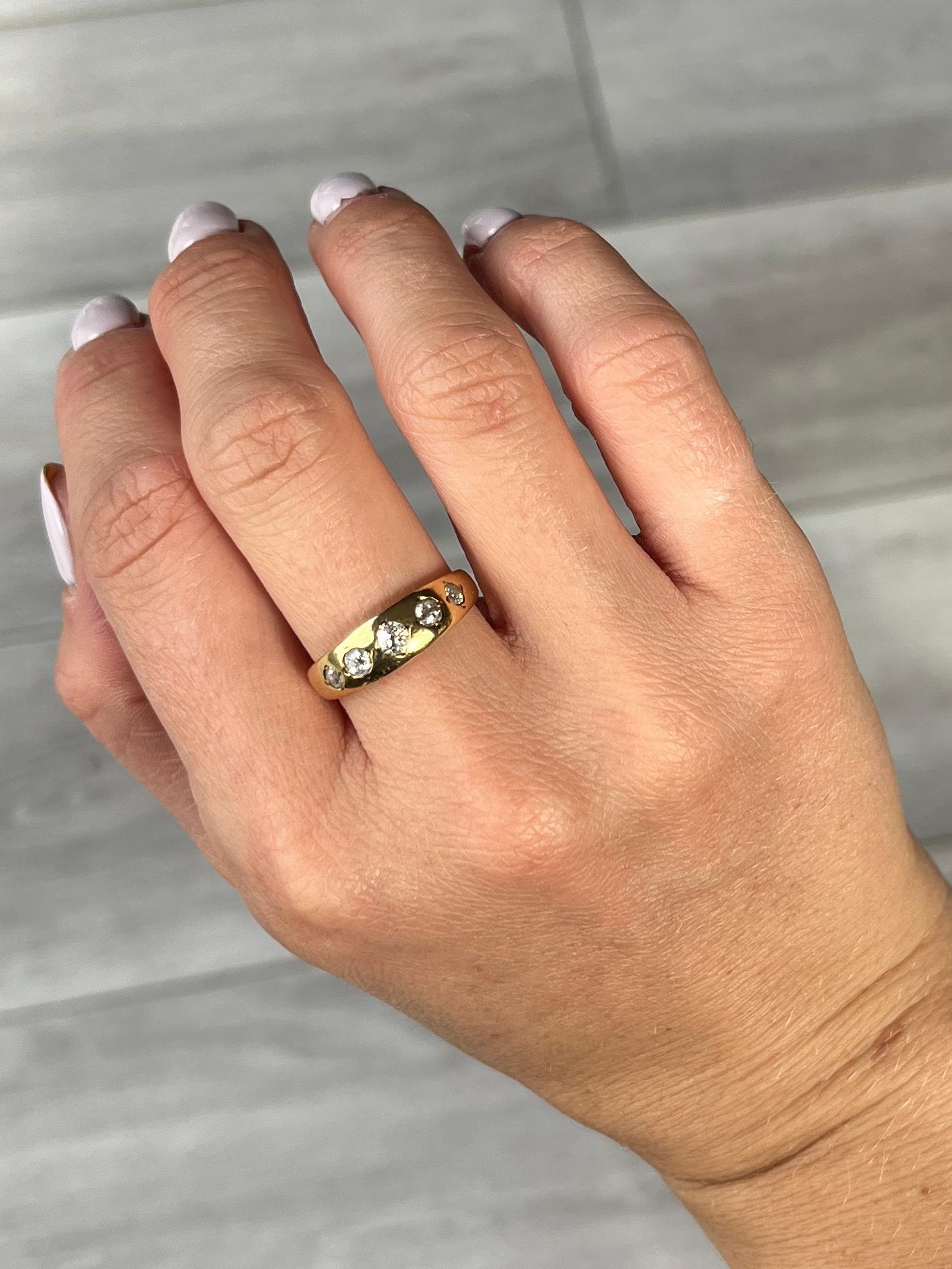 Victorian Diamond and 18 Carat Gold Five-Stone Band Ring In Good Condition In Chipping Campden, GB
