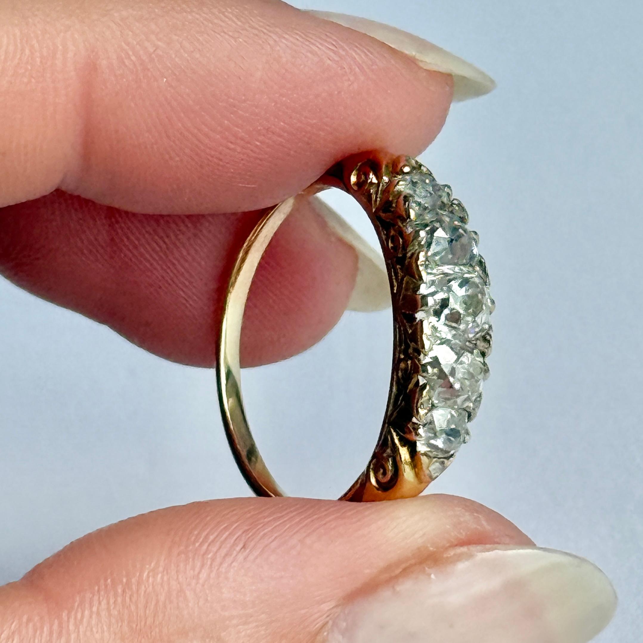 Anillo victoriano de cinco piedras con diamantes y oro de 18 quilates Talla antigua en venta