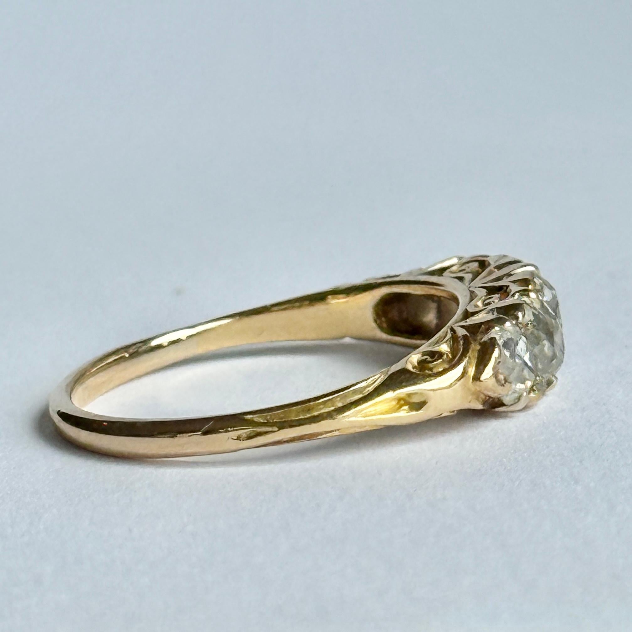 Anillo victoriano de cinco piedras con diamantes y oro de 18 quilates en venta 1